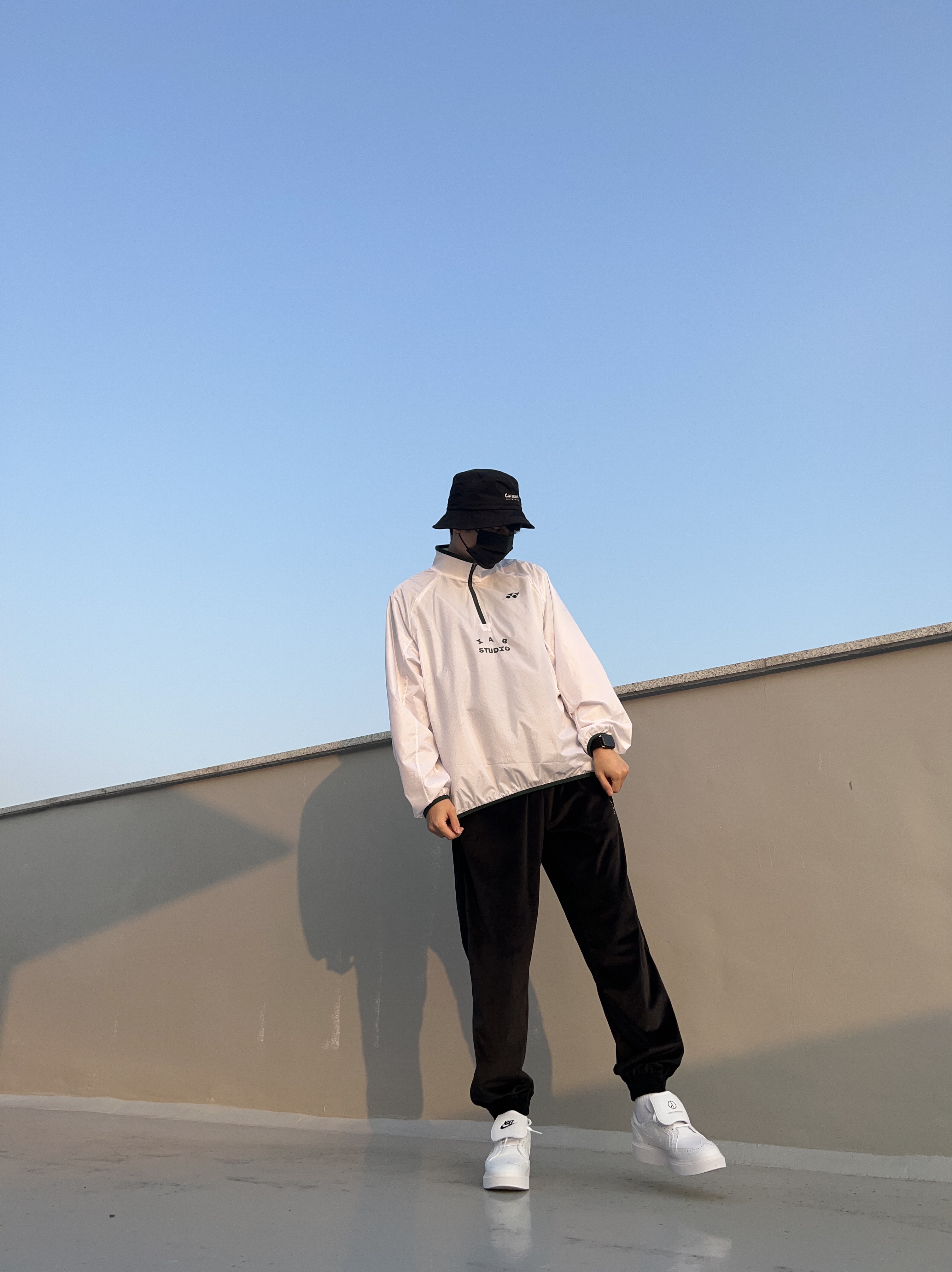 IAB Studio x Yonex Woven Pullover White, Nike x Peaceminusone Kwondo1 White 착용 스타일 - 1