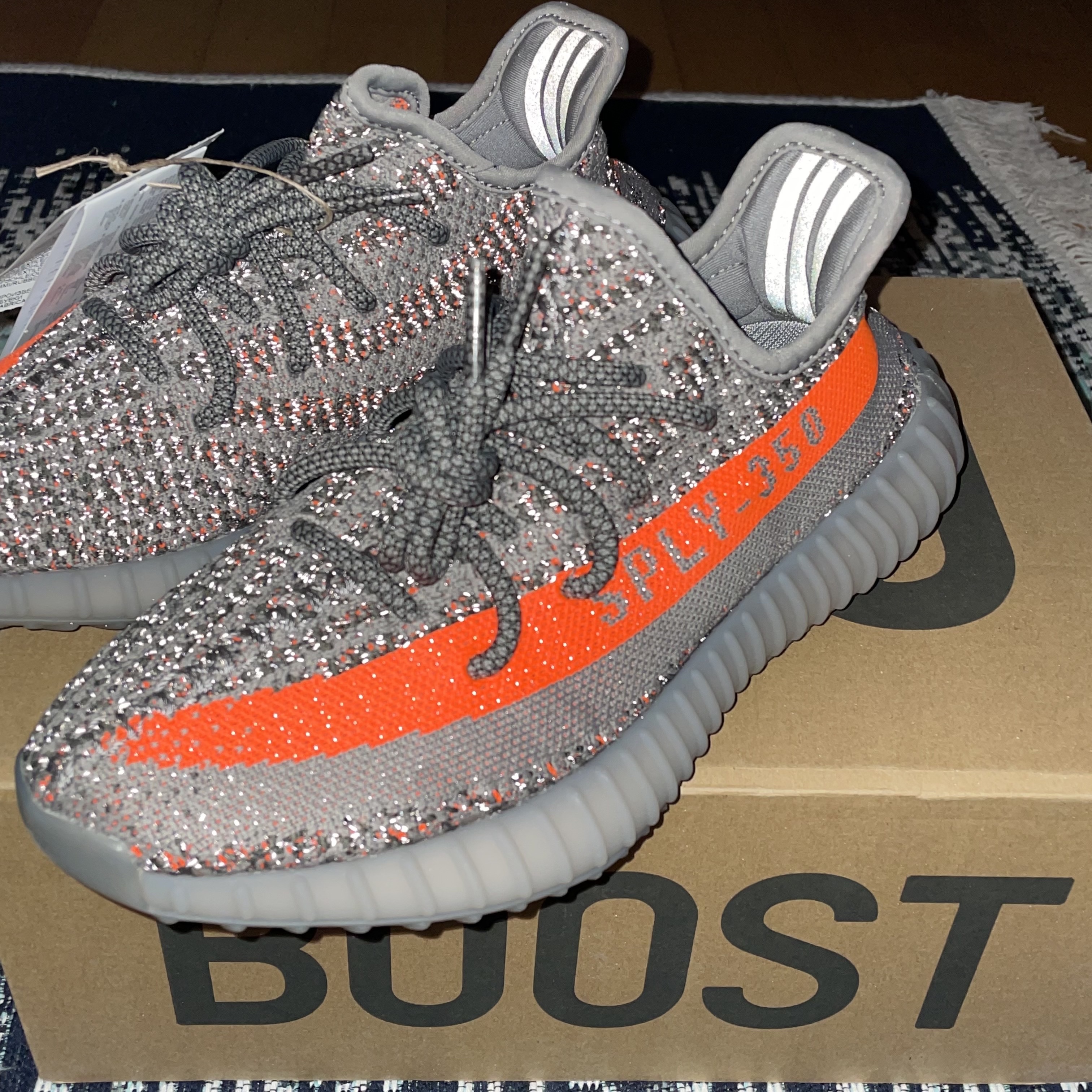 Adidas Yeezy Boost 350 V2 Beluga - Reflective 착용 스타일