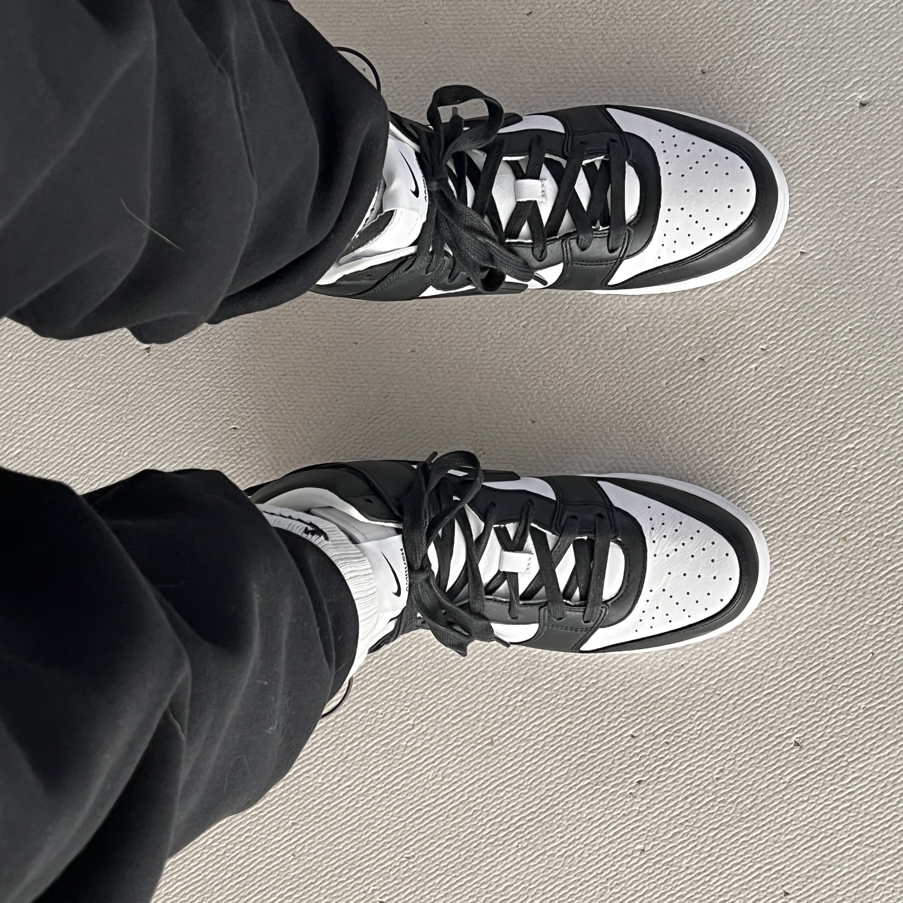 Nike x Ambush Dunk High Black, (W) Jordan 1 Mid Grey Fog 착용 스타일 - 2