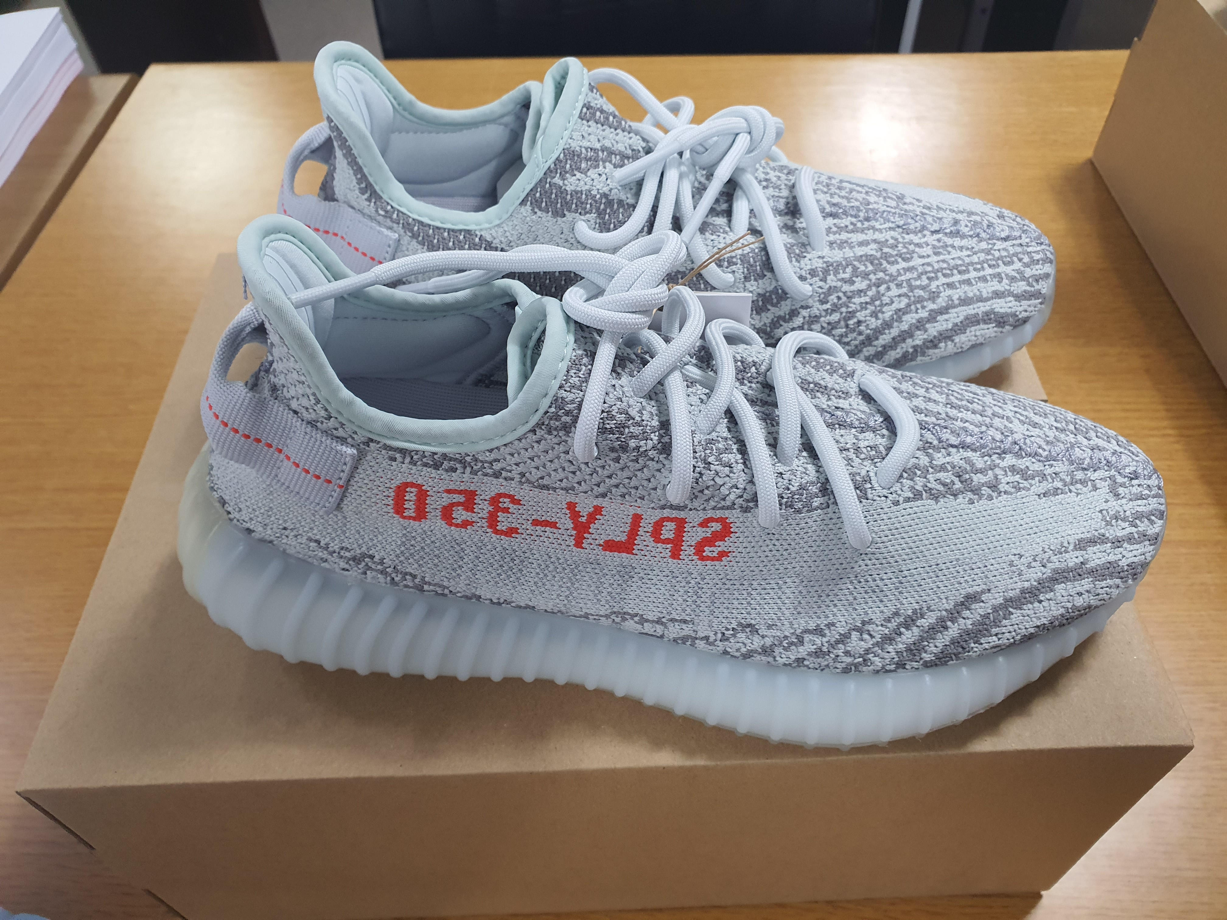 Adidas Yeezy Boost 350 V2 Blue Tint 2017, Adidas Yeezy Boost 350 V2 MX Rock 착용 스타일 - 2