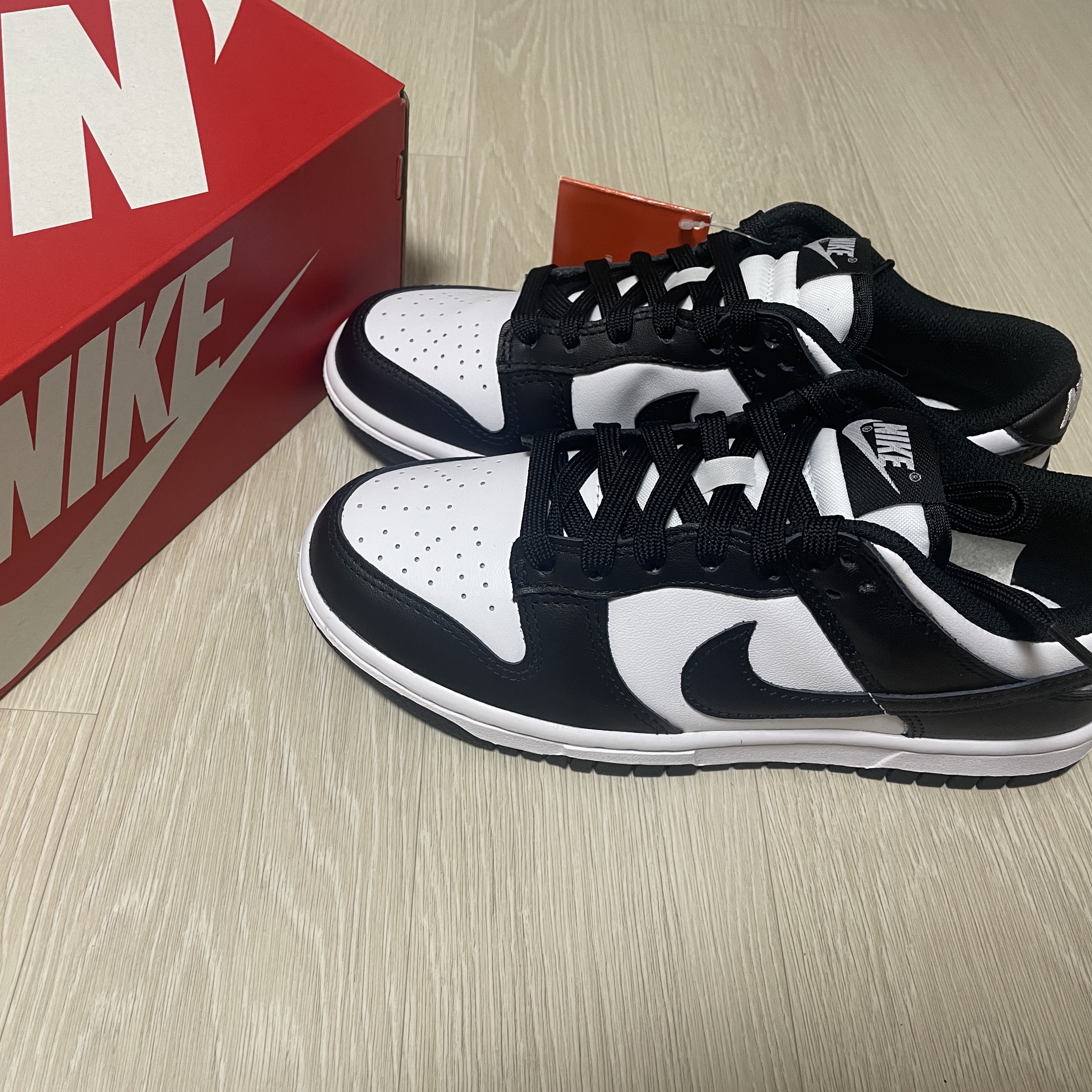 (W) Nike Dunk Low Black 착용 스타일