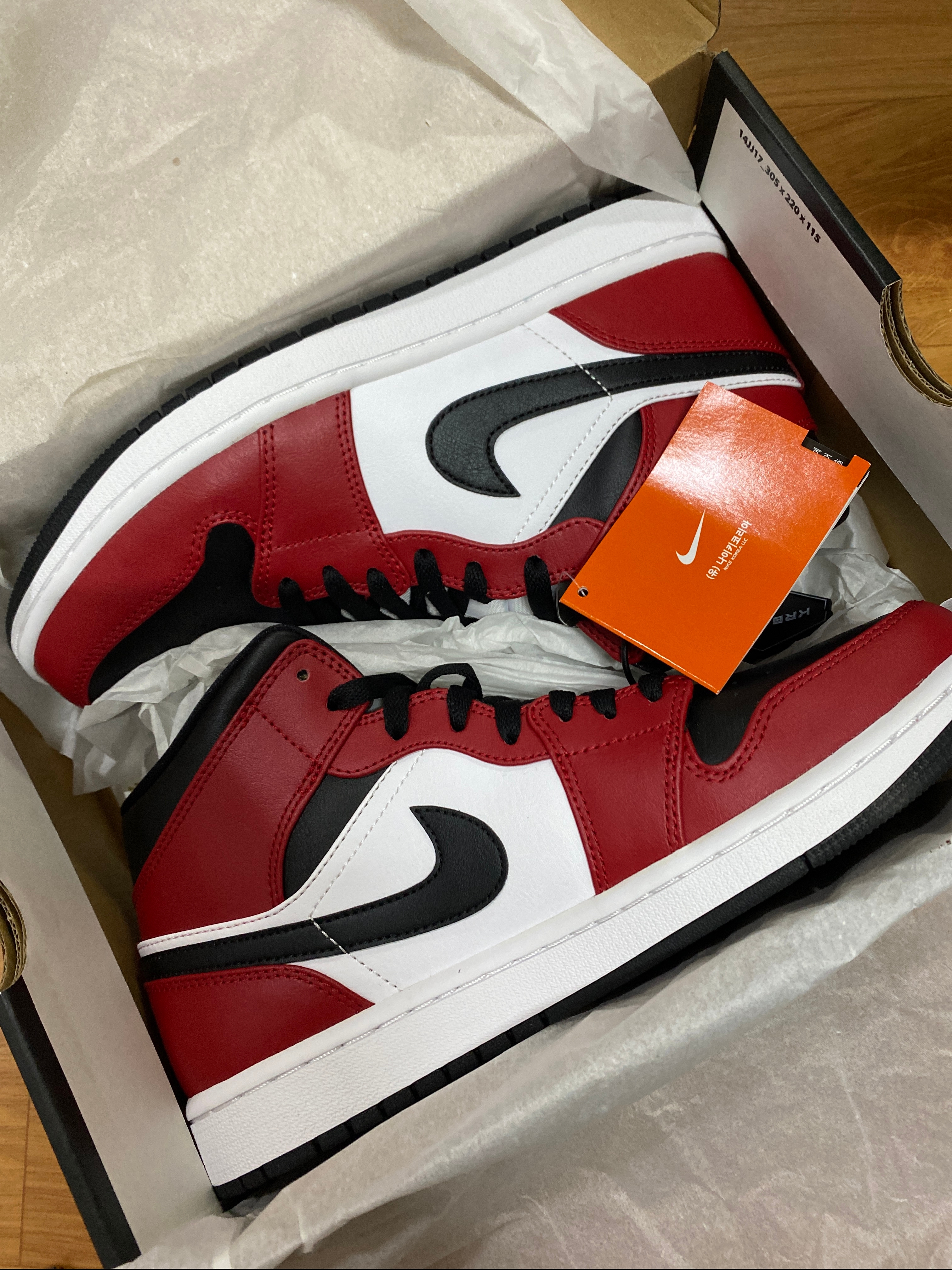 Jordan 1 Mid Chicago Black Toe 착용 스타일