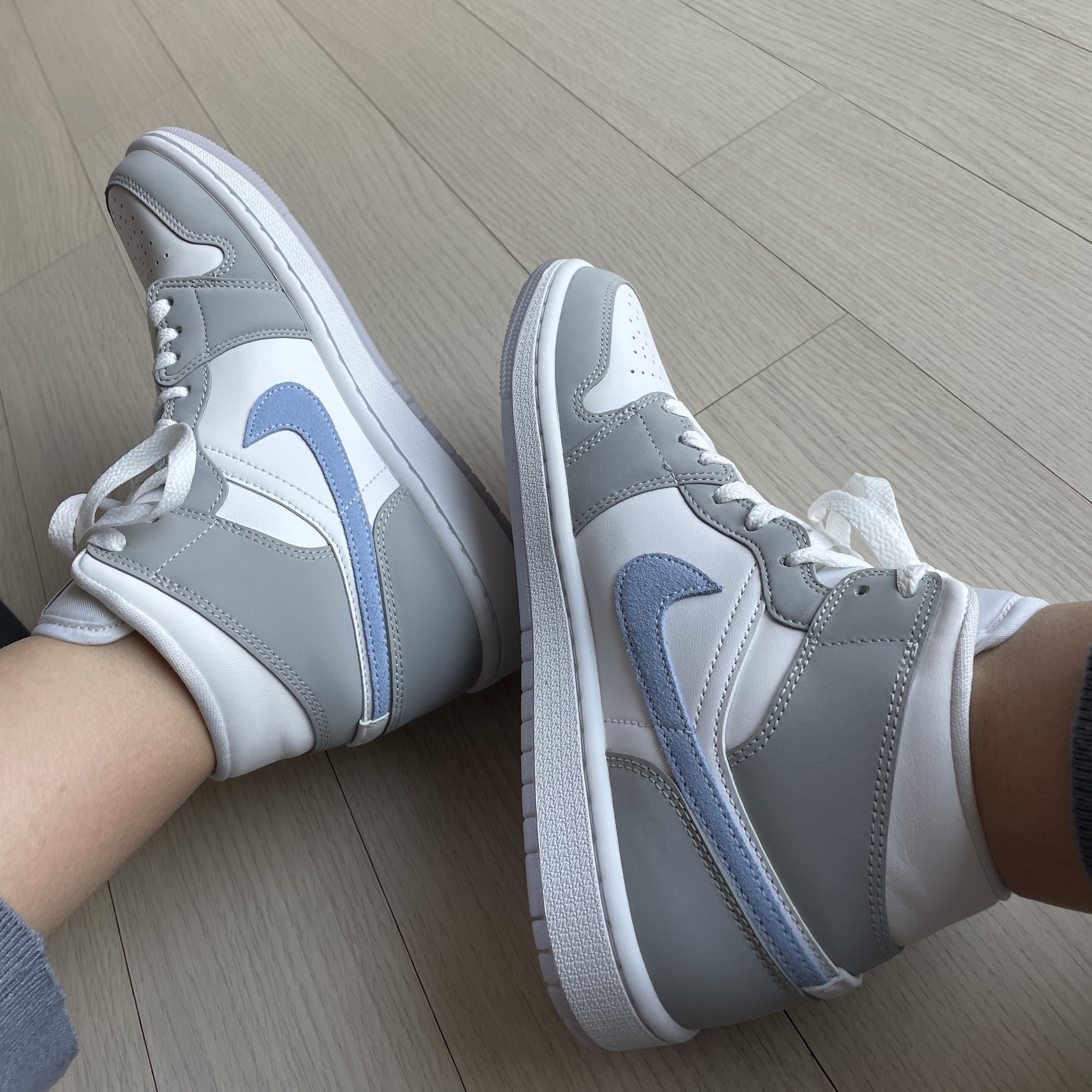 (W) Jordan 1 Mid Wolf Grey 착용 스타일 - 2