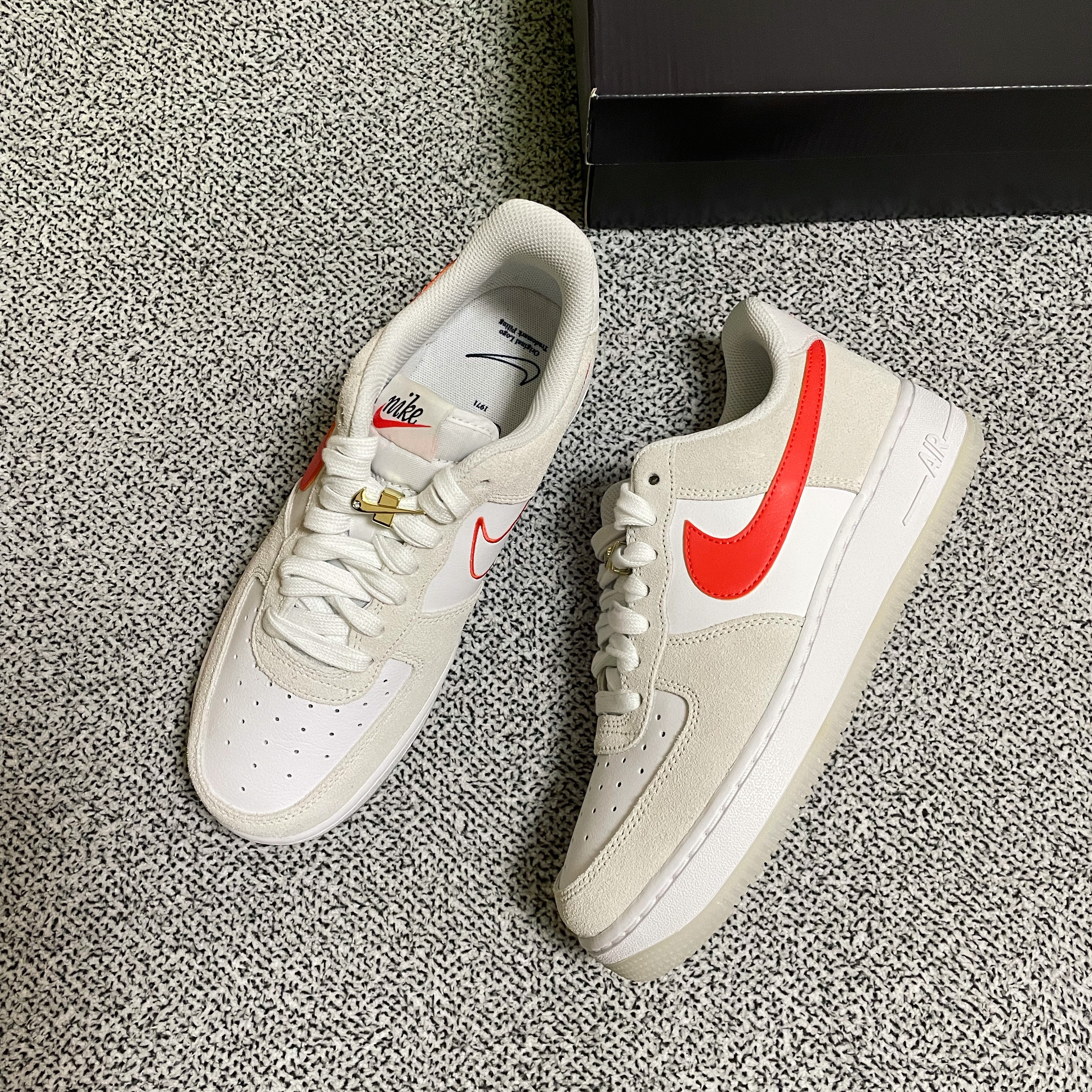 (W) Nike Air Force 1 '07 SE First Use Orange Sail 착용 스타일 - 1