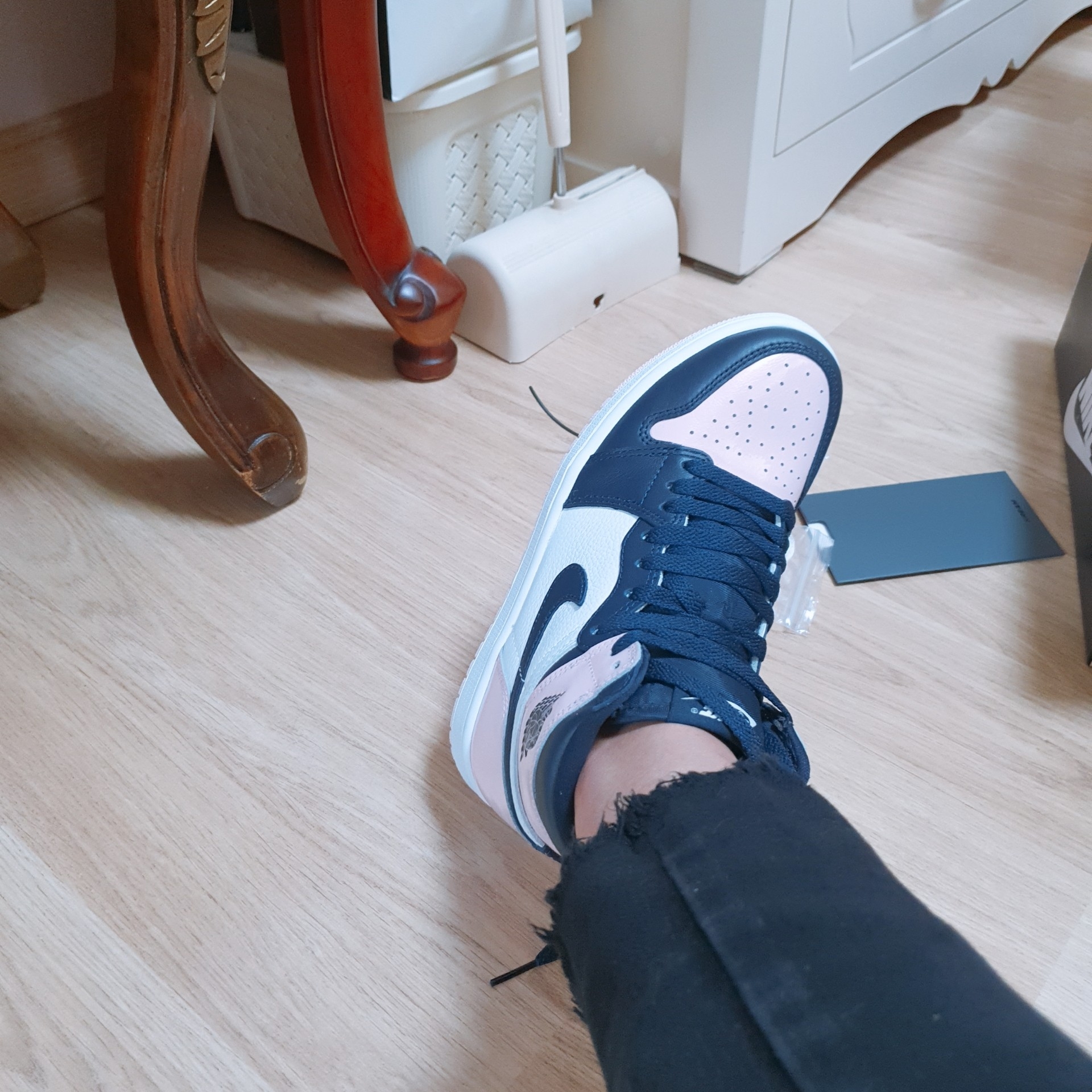 (W) Jordan 1 Retro High OG Atmosphere 착용 스타일 - 2