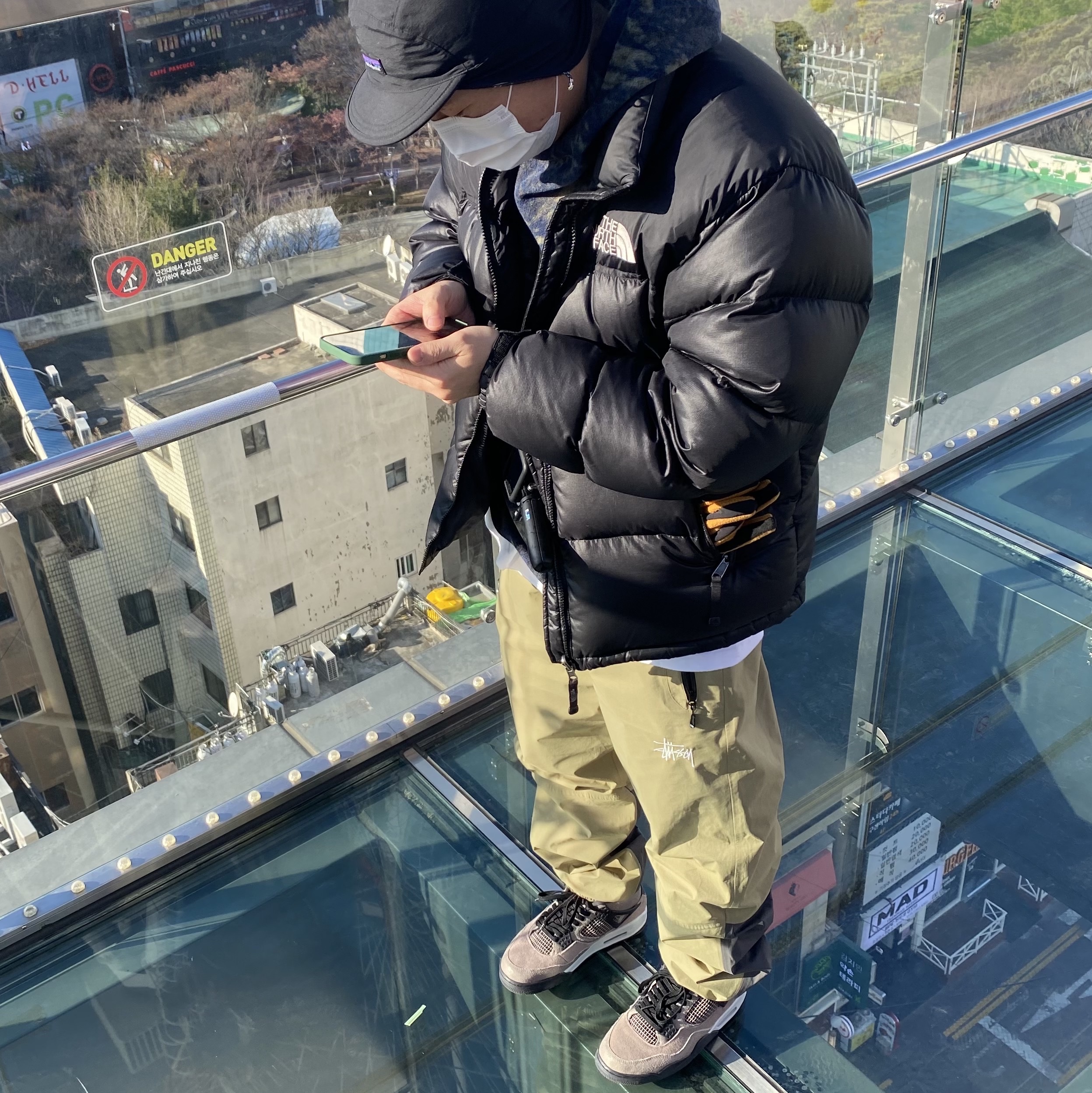 Stussy Taped Seam Rain Shell Pants Moss, Jordan 4 Retro Taupe Haze 착용 스타일