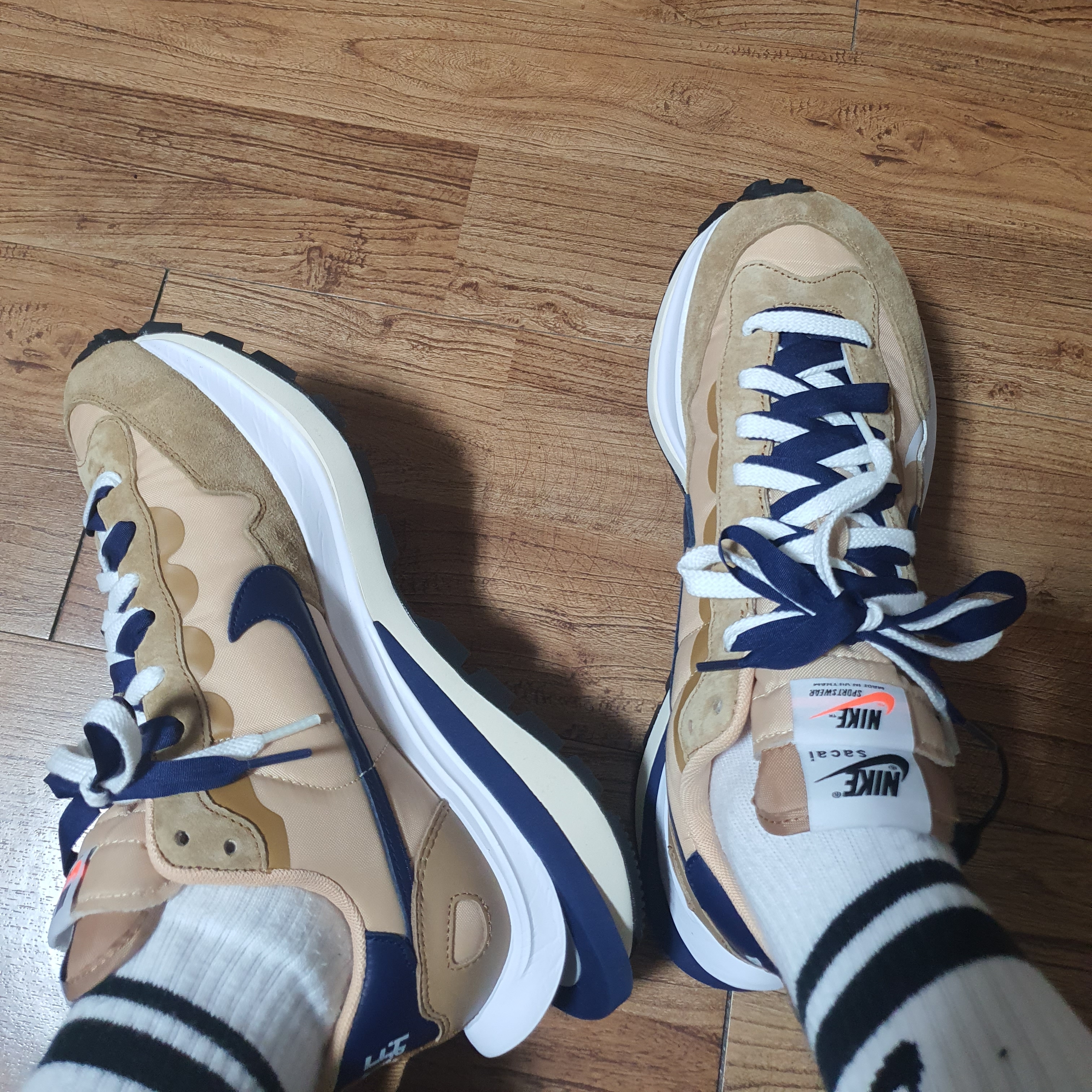 Nike x Sacai VaporWaffle Sesame and Blue Void 착용 스타일 - 1