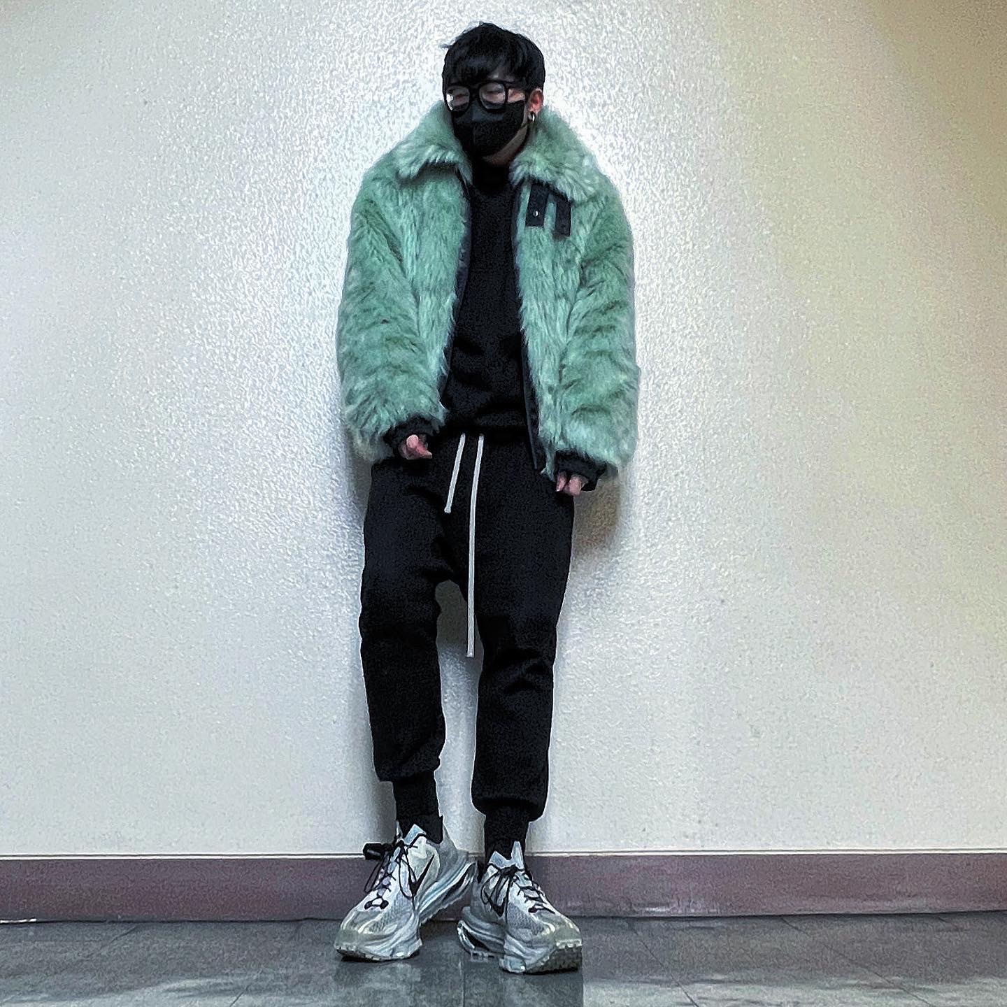 Nike x Matthew M Williams Zoom 004 Stone, (W) Nike x Ambush Reversible Faux-Fur Coat Jade Horizon 착용 스타일 - 1