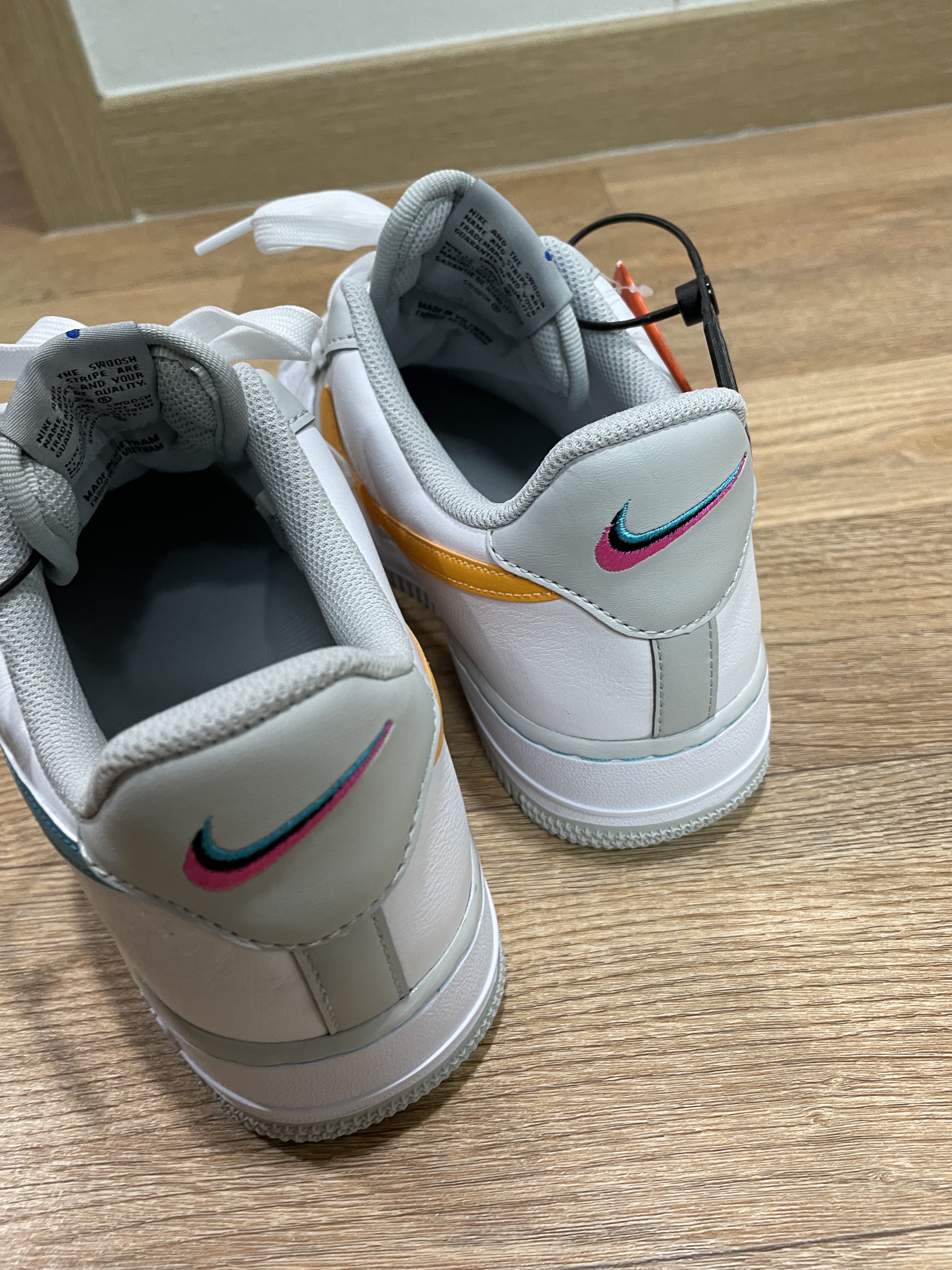Nike x NBA Air Force 1 '07 LV8 EMB White Turquoise Blue 착용 스타일 - 2
