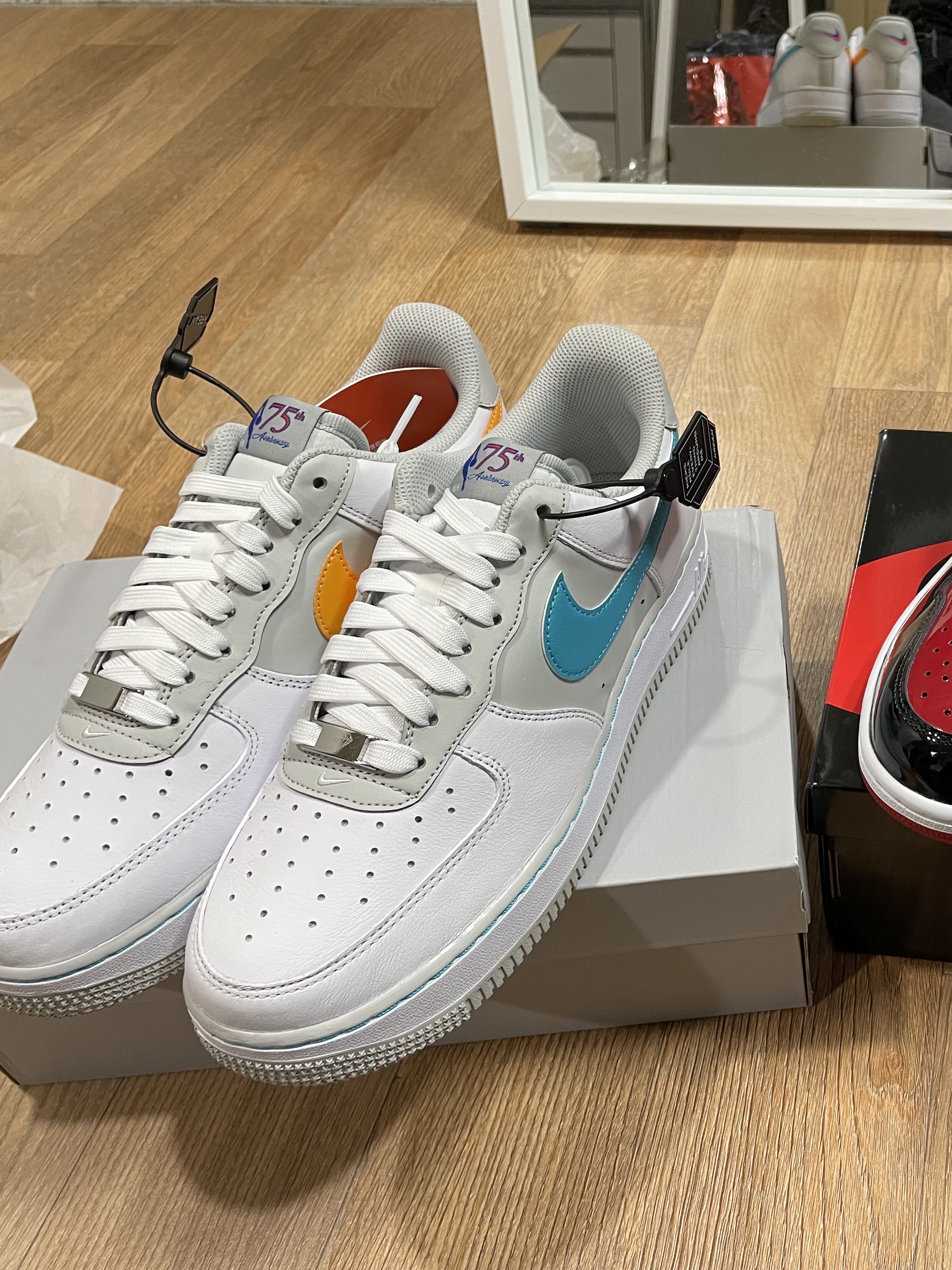 Nike x NBA Air Force 1 '07 LV8 EMB White Turquoise Blue 착용 스타일 - 4