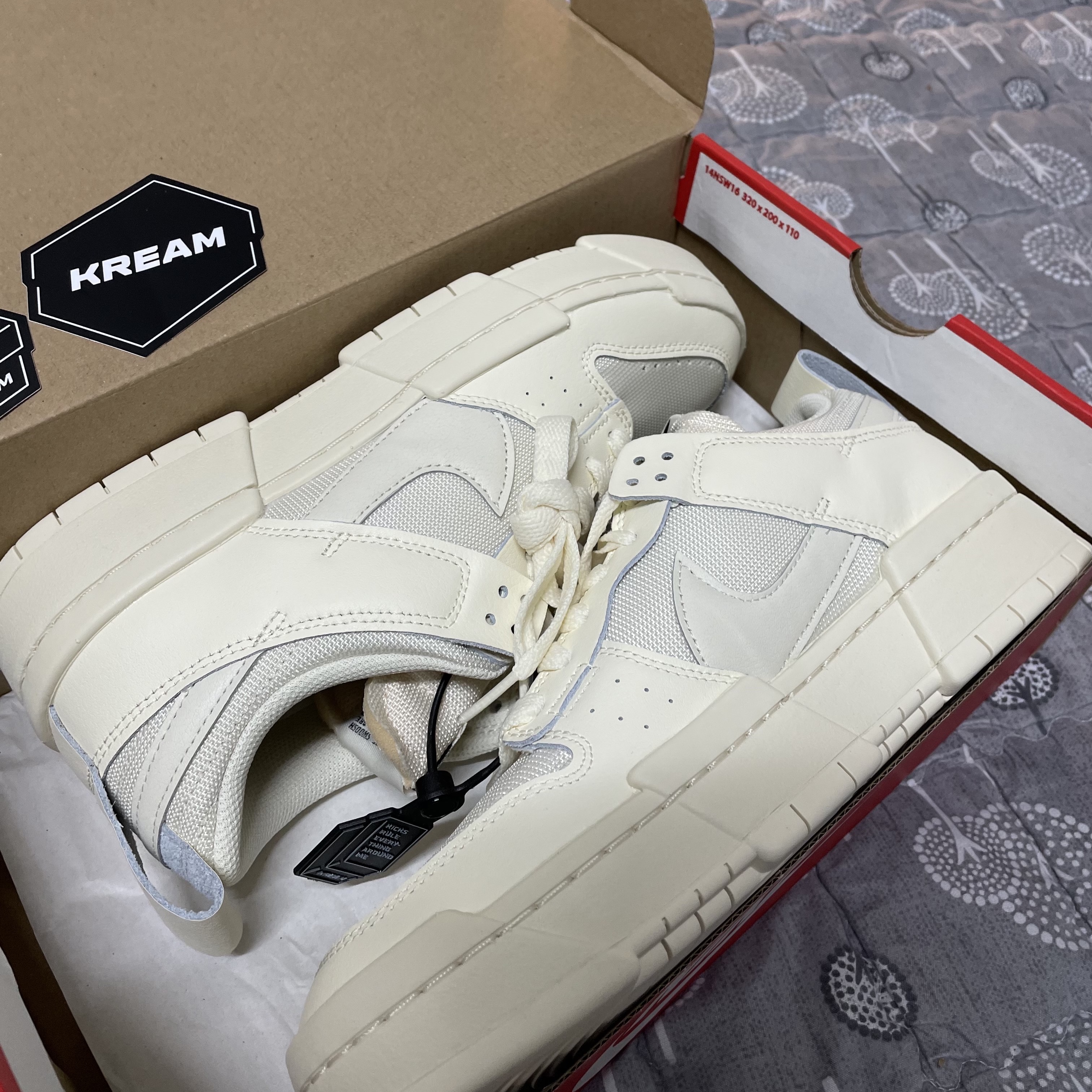 (W) Nike Dunk Low Disrupt Coconut Milk 착용 스타일 - 2