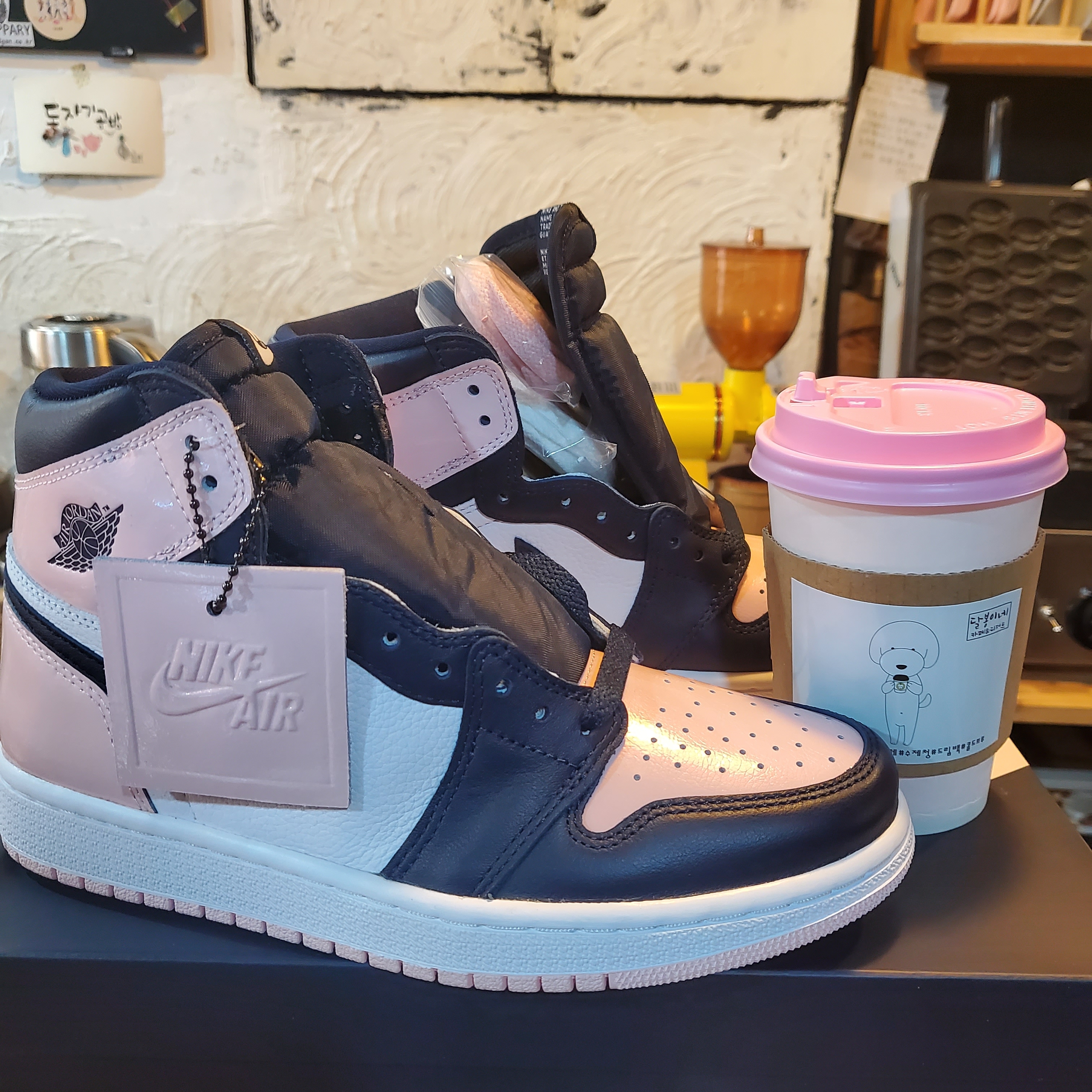 (W) Jordan 1 Retro High OG Atmosphere 착용 스타일