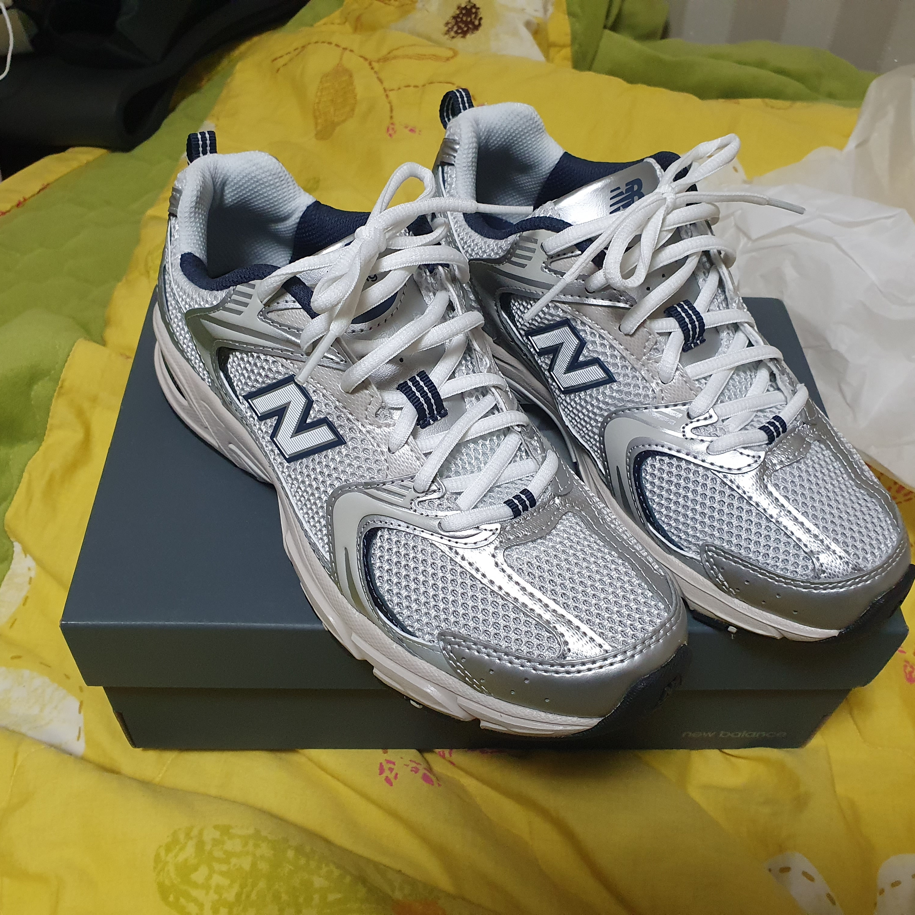 New Balance 530 Steel Grey 착용 스타일