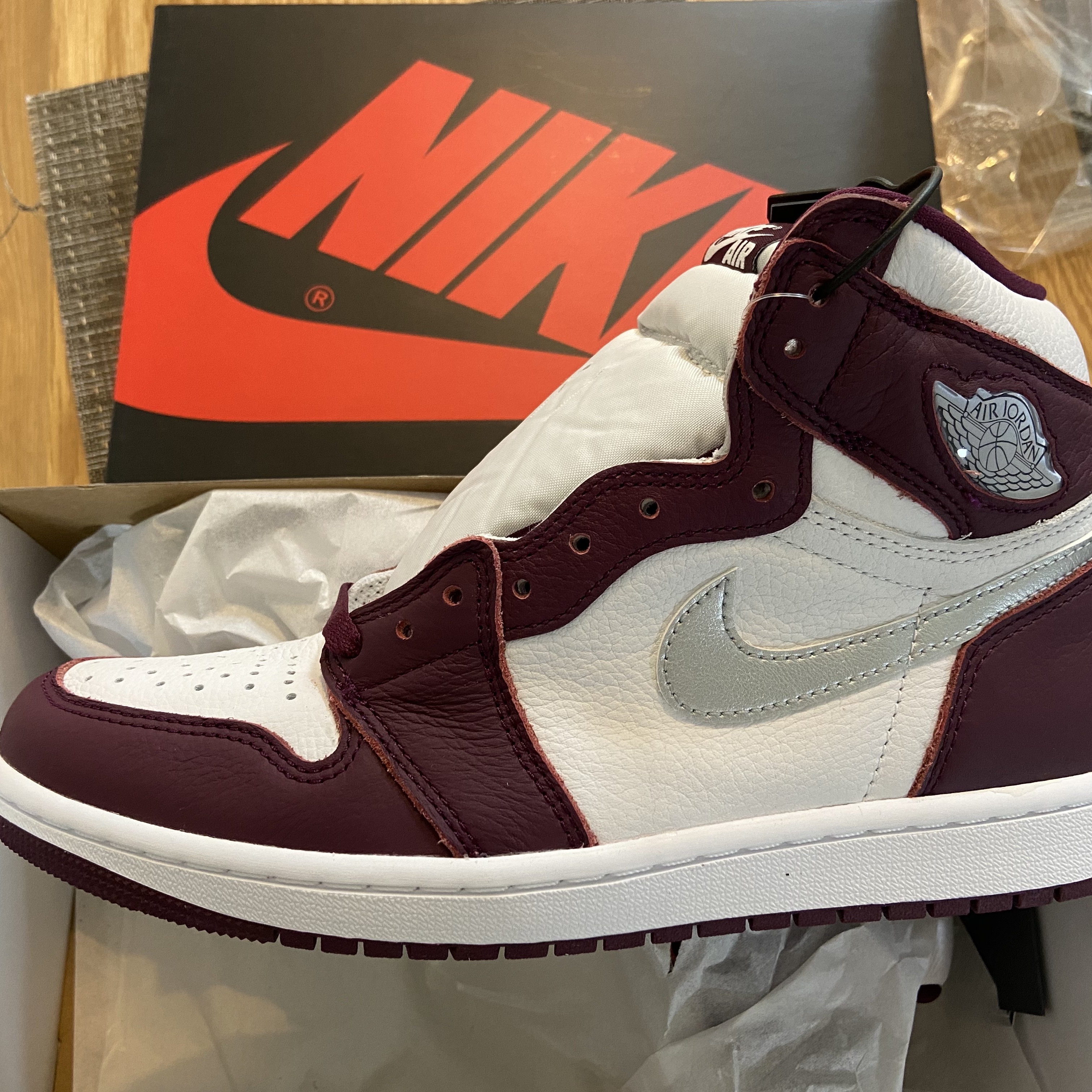 Jordan 1 Retro High OG Bordeaux 착용 스타일 - 1