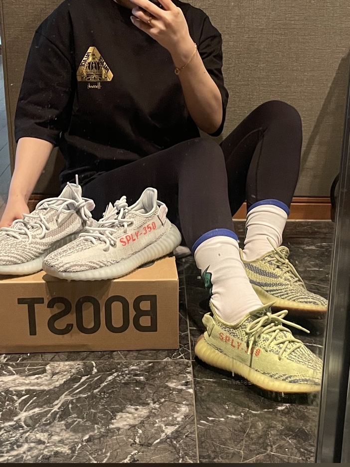 Palace x Harrods Tri-Sphinx T-Shirt Black - 21FW, Adidas Yeezy Boost 350 V2 Blue Tint 2017 착용 스타일 - 1