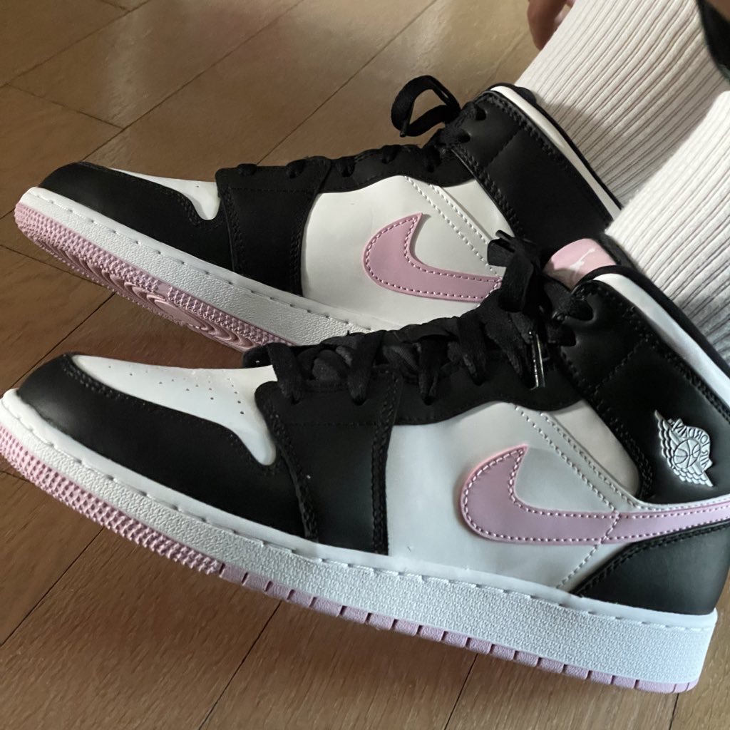 (GS) Jordan 1 Mid Light Arctic Pink 착용 스타일 - 1