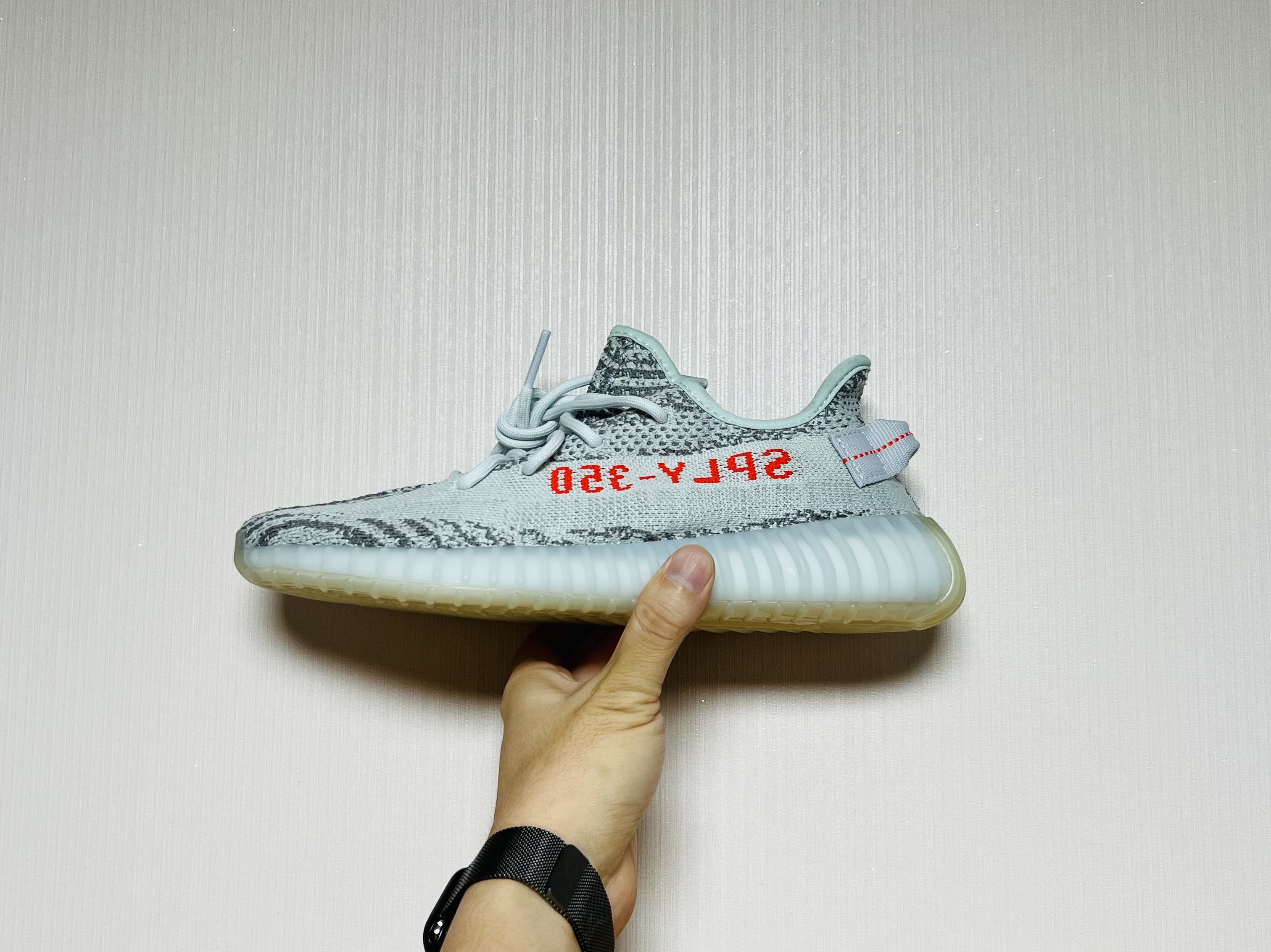 Adidas Yeezy Boost 350 V2 Blue Tint 2017 착용 스타일