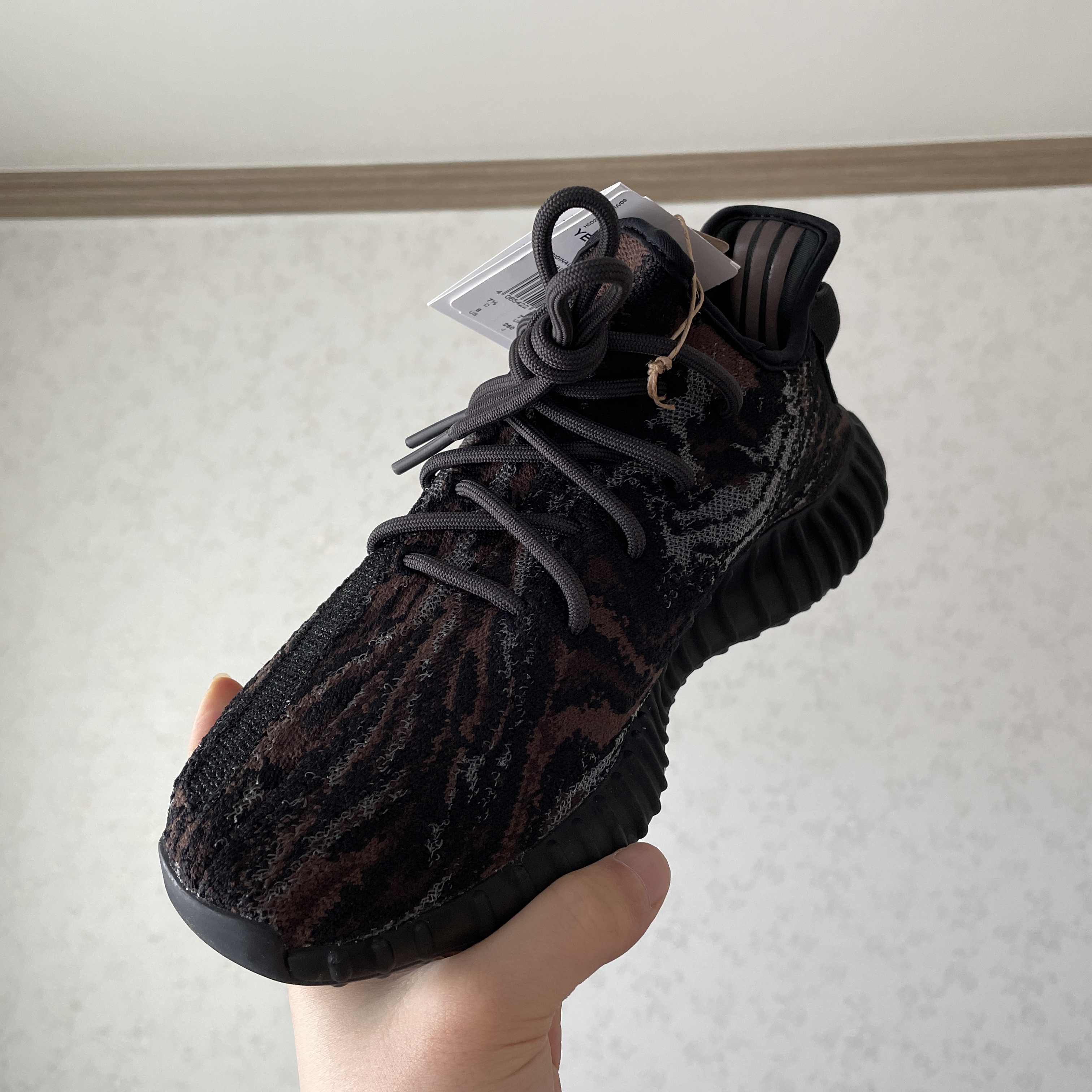 Adidas Yeezy Boost 350 V2 MX Rock 착용 스타일 - 2