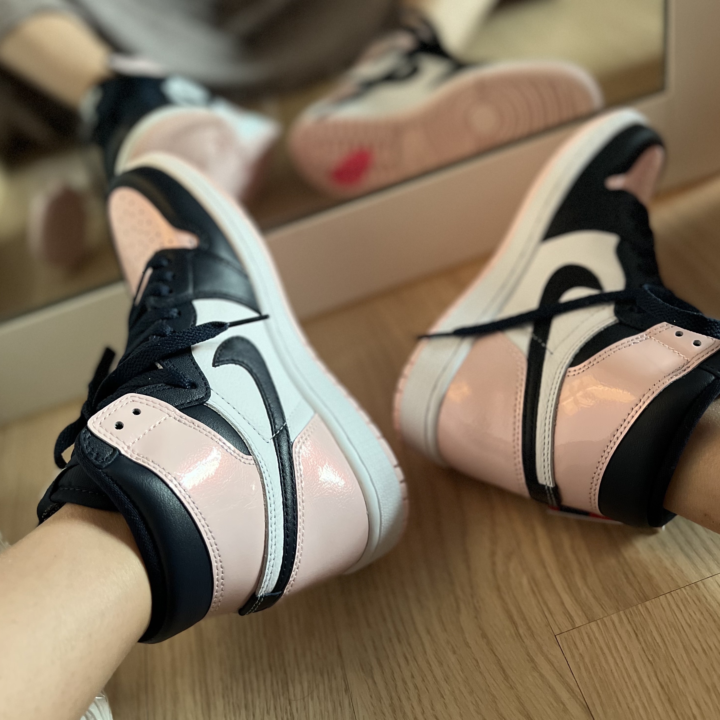(W) Jordan 1 Retro High OG Atmosphere 착용 스타일