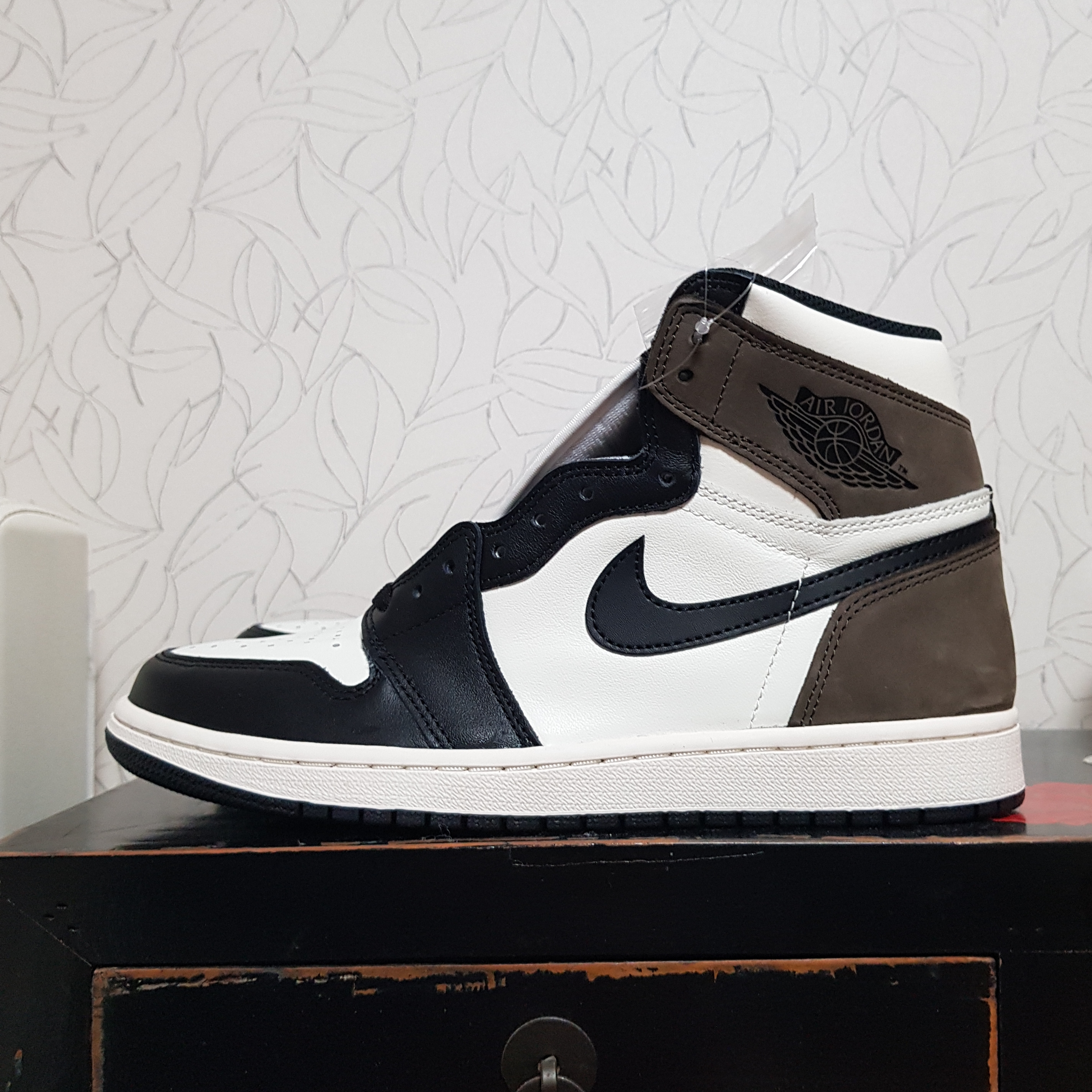 Jordan 1 Retro High OG Black Mocha 착용 스타일
