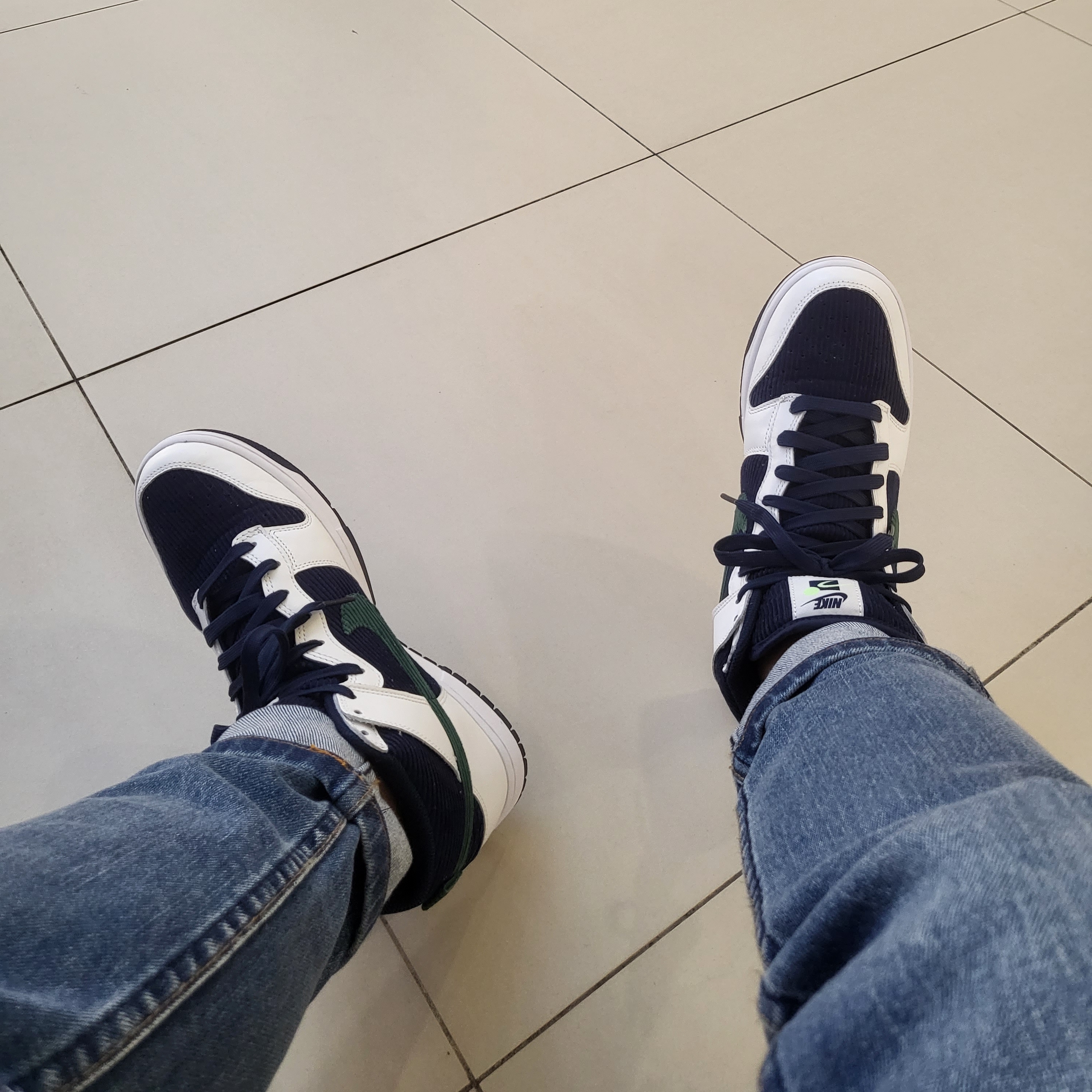 Nike Dunk High PRM EMB College Navy 착용 스타일