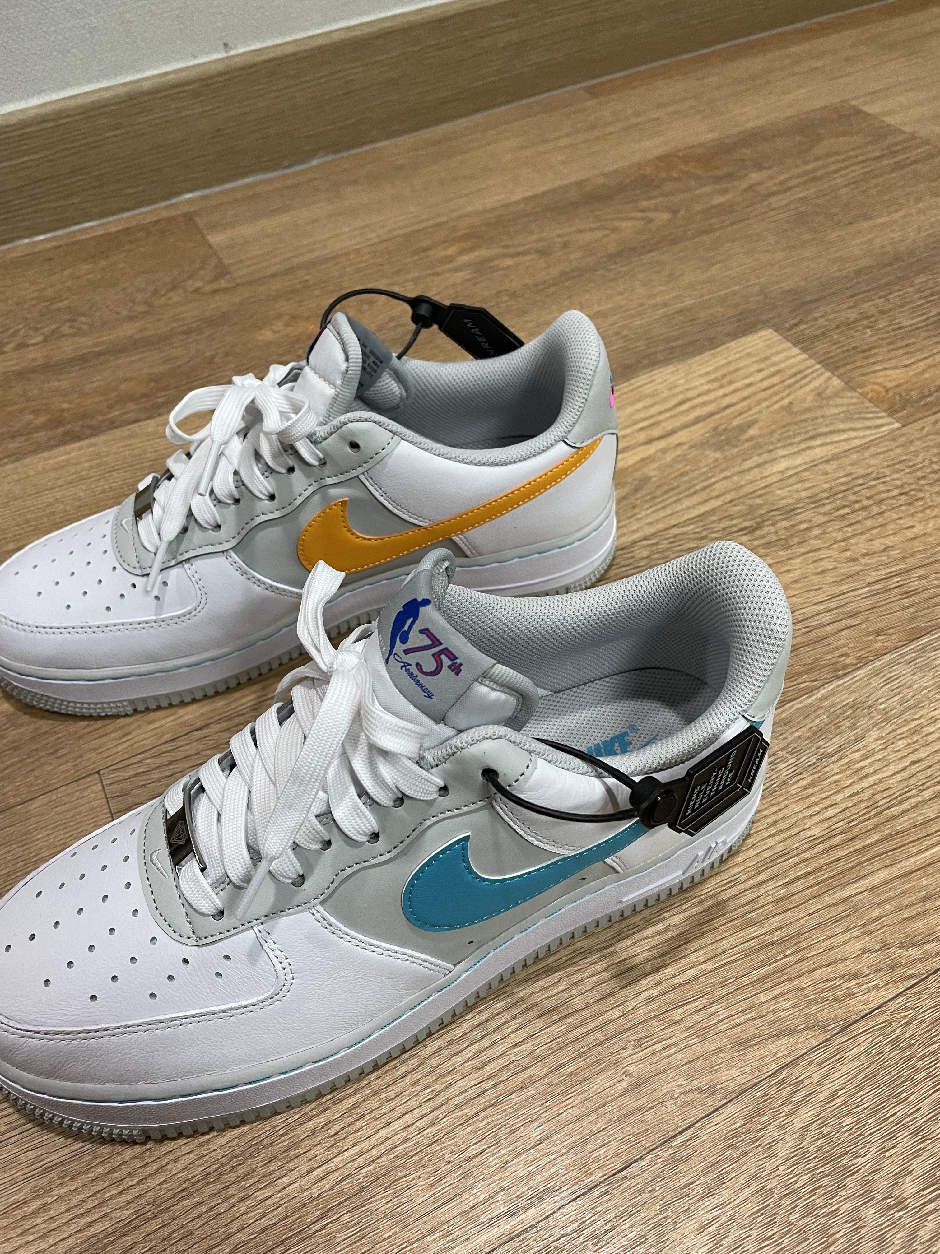 Nike x NBA Air Force 1 '07 LV8 EMB White Turquoise Blue 착용 스타일 - 3