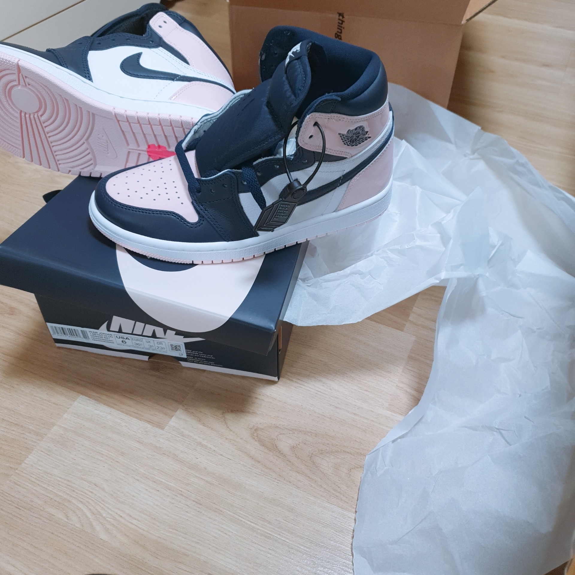 (W) Jordan 1 Retro High OG Atmosphere 착용 스타일 - 1