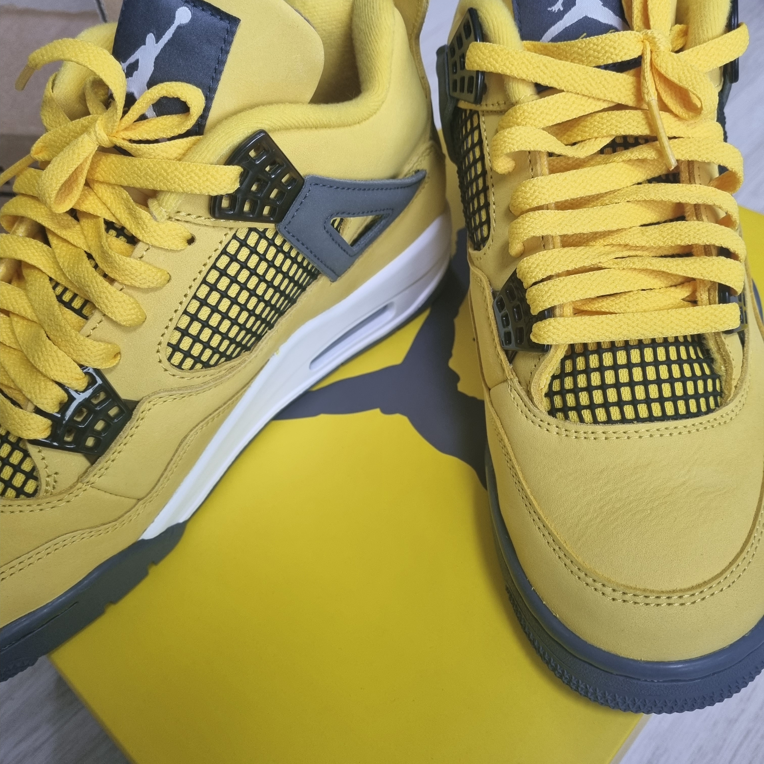 Jordan 4 Retro Tour Yellow 착용 스타일 - 2