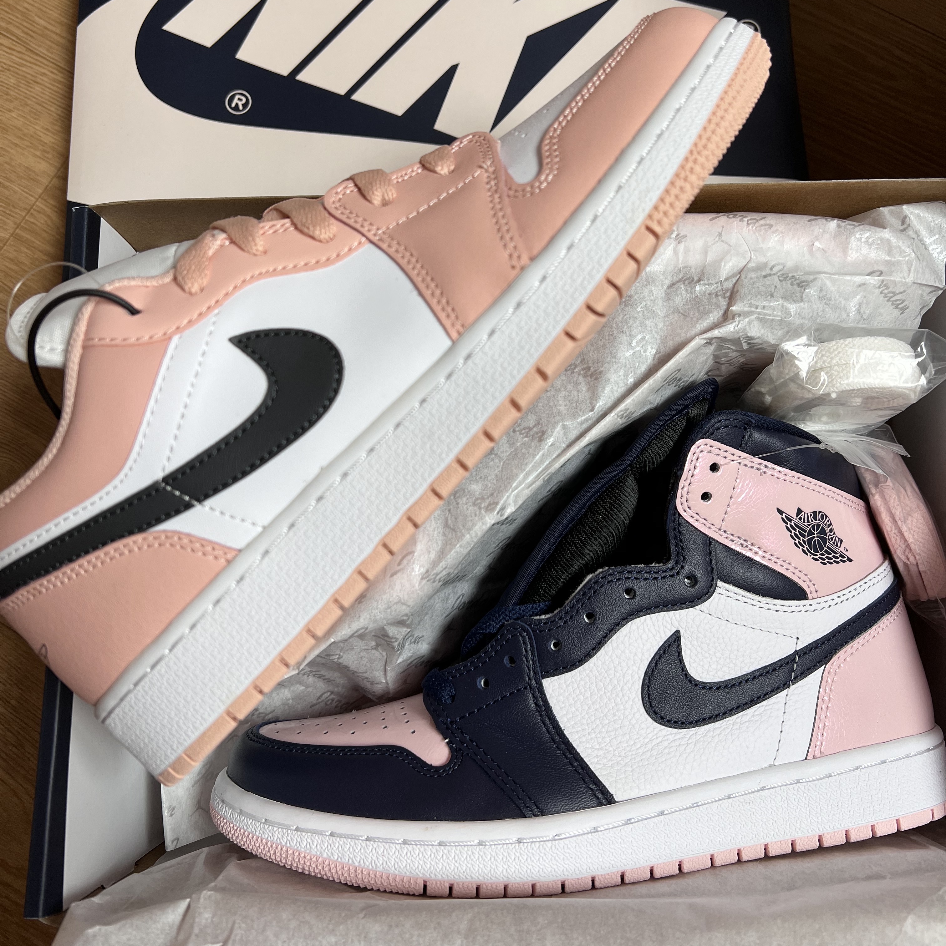 (GS) Jordan 1 Low Light Arctic Pink, (W) Jordan 1 Retro High OG Atmosphere 착용 스타일 - 2