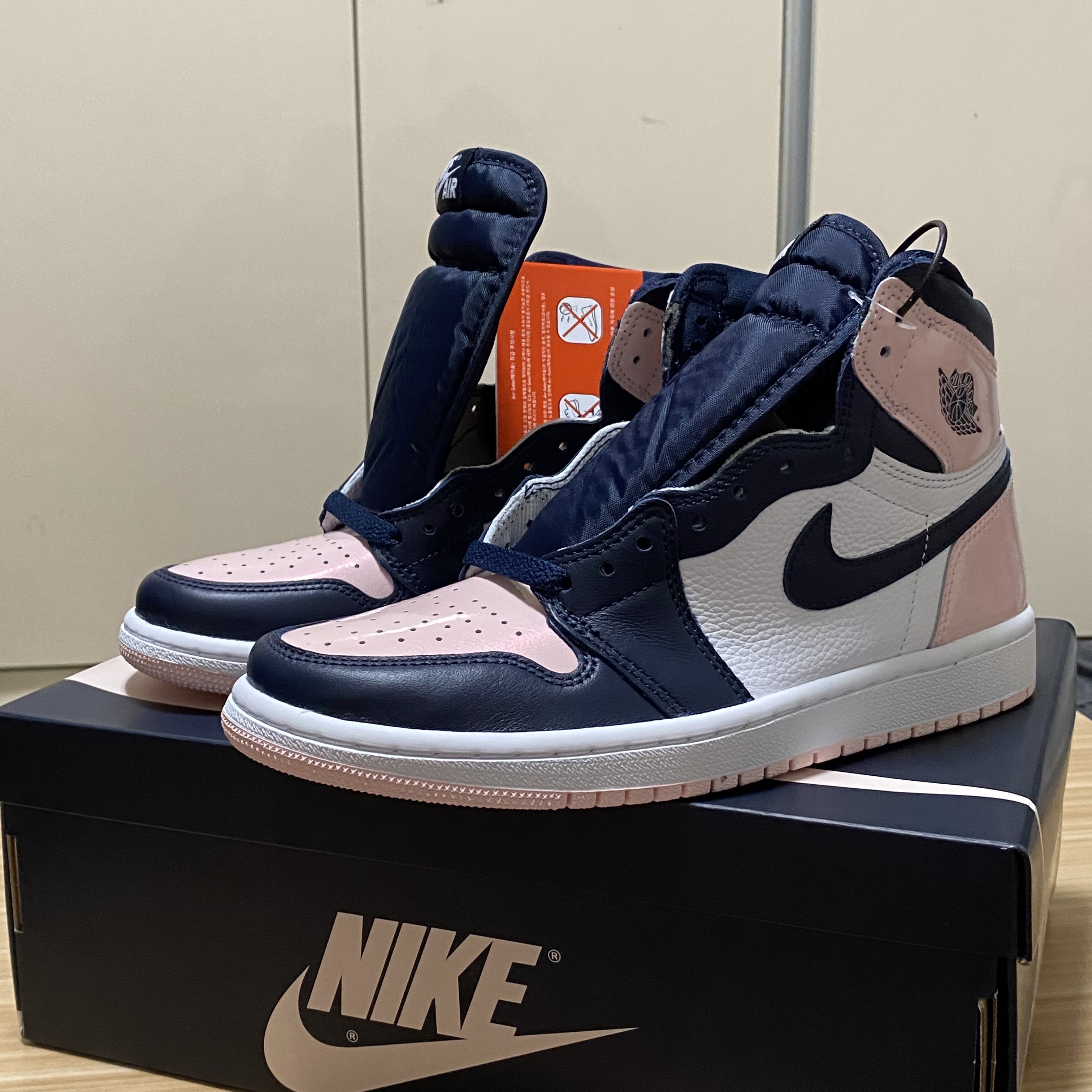 (W) Jordan 1 Retro High OG Atmosphere 착용 스타일 - 1