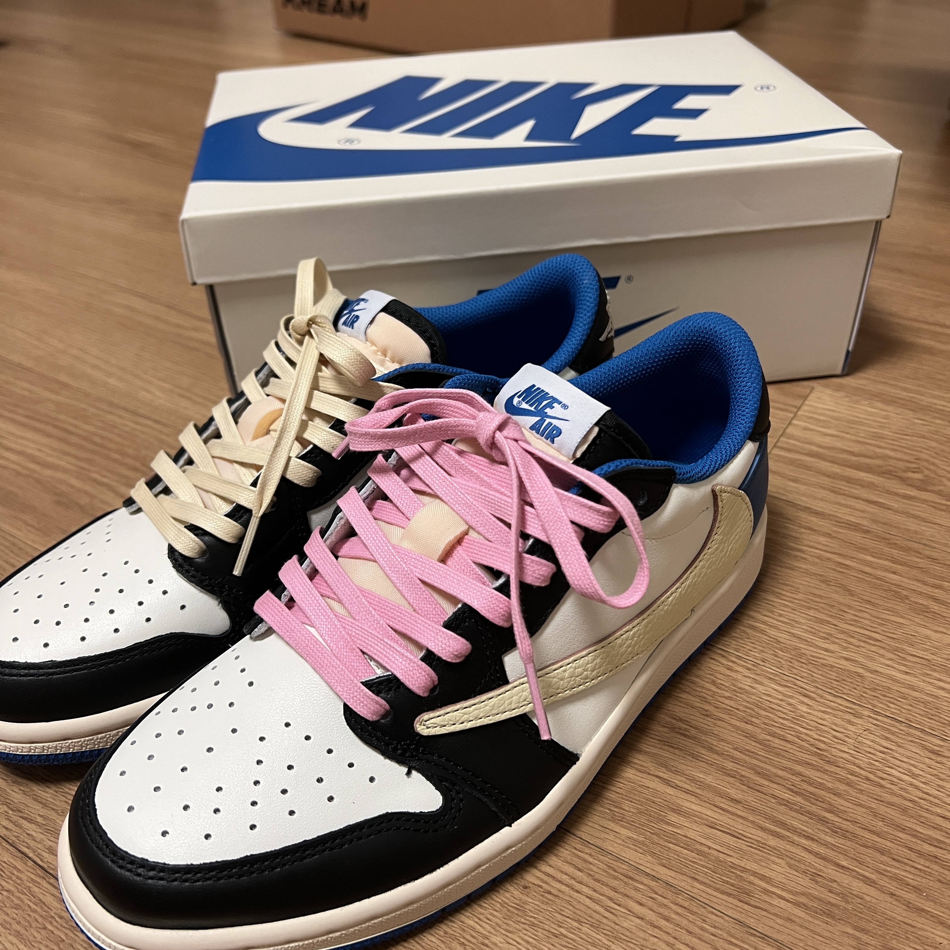 (W) Jordan 1 Retro High OG Lucky Green, (W) Nike x Ambush Reversible Faux-Fur Coat Jade Horizon 착용 스타일 - 2