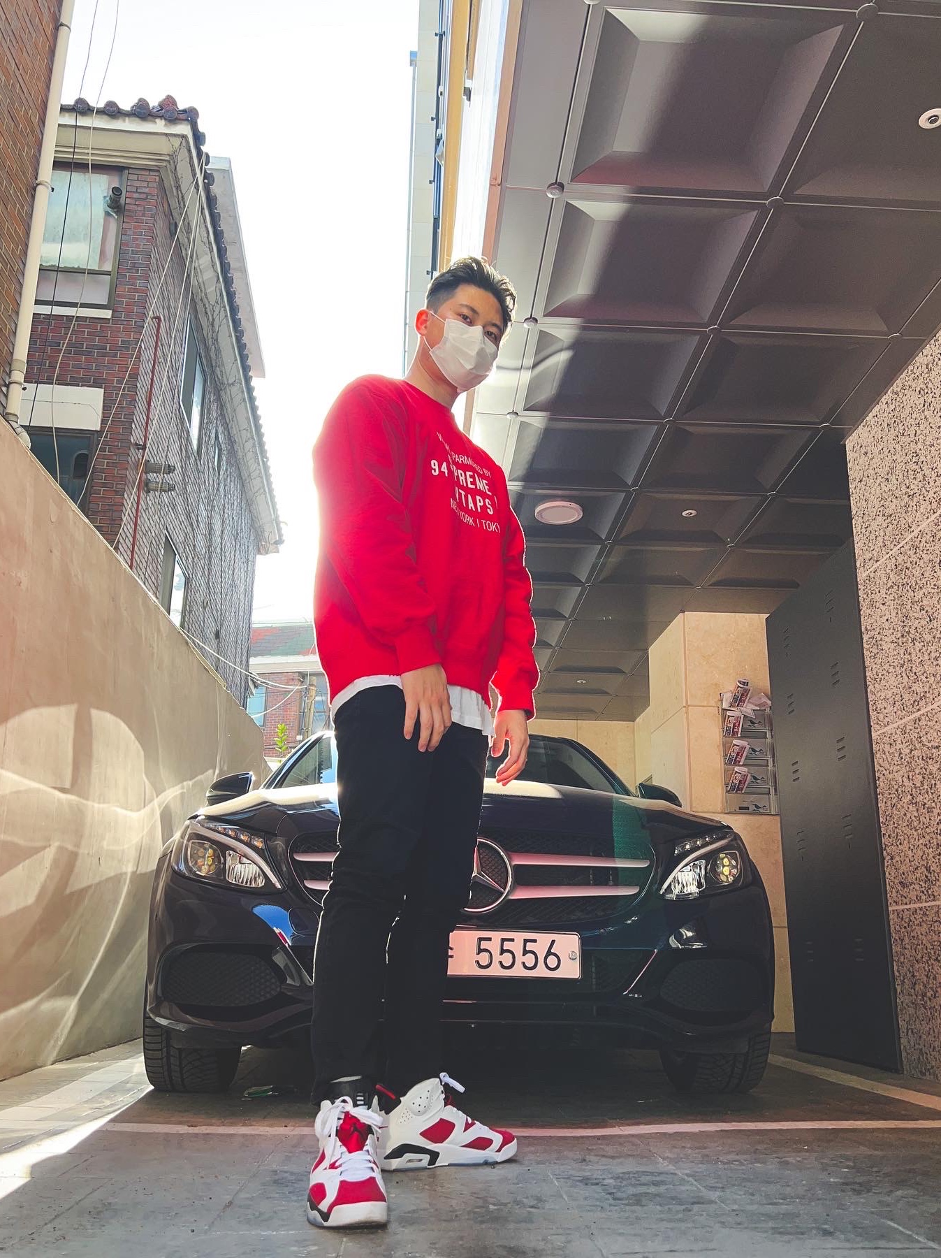 Supreme x WTAPS Crewneck Red - 21FW, Jordan 6 Retro Carmine 2021 착용 스타일