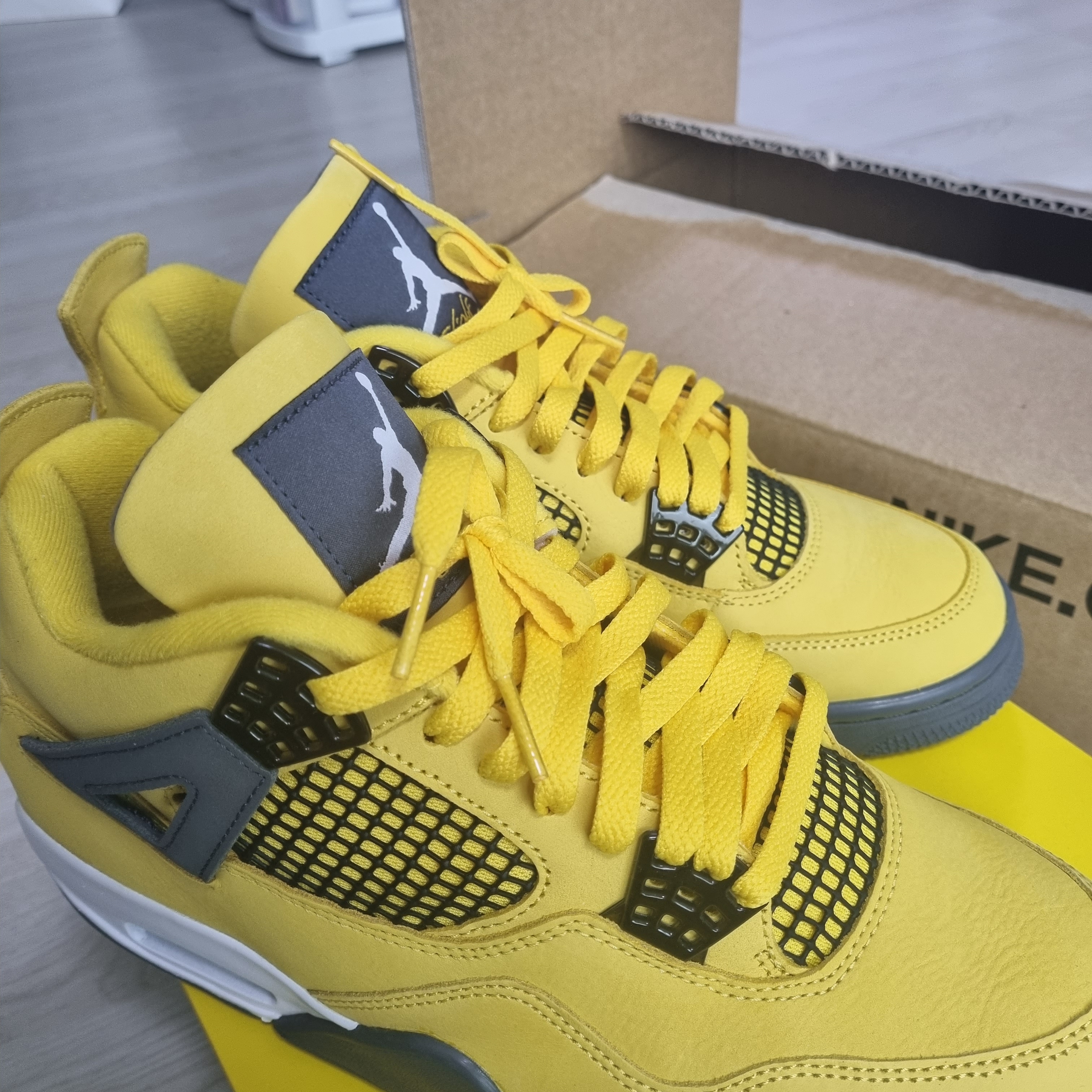 Jordan 4 Retro Tour Yellow 착용 스타일 - 4
