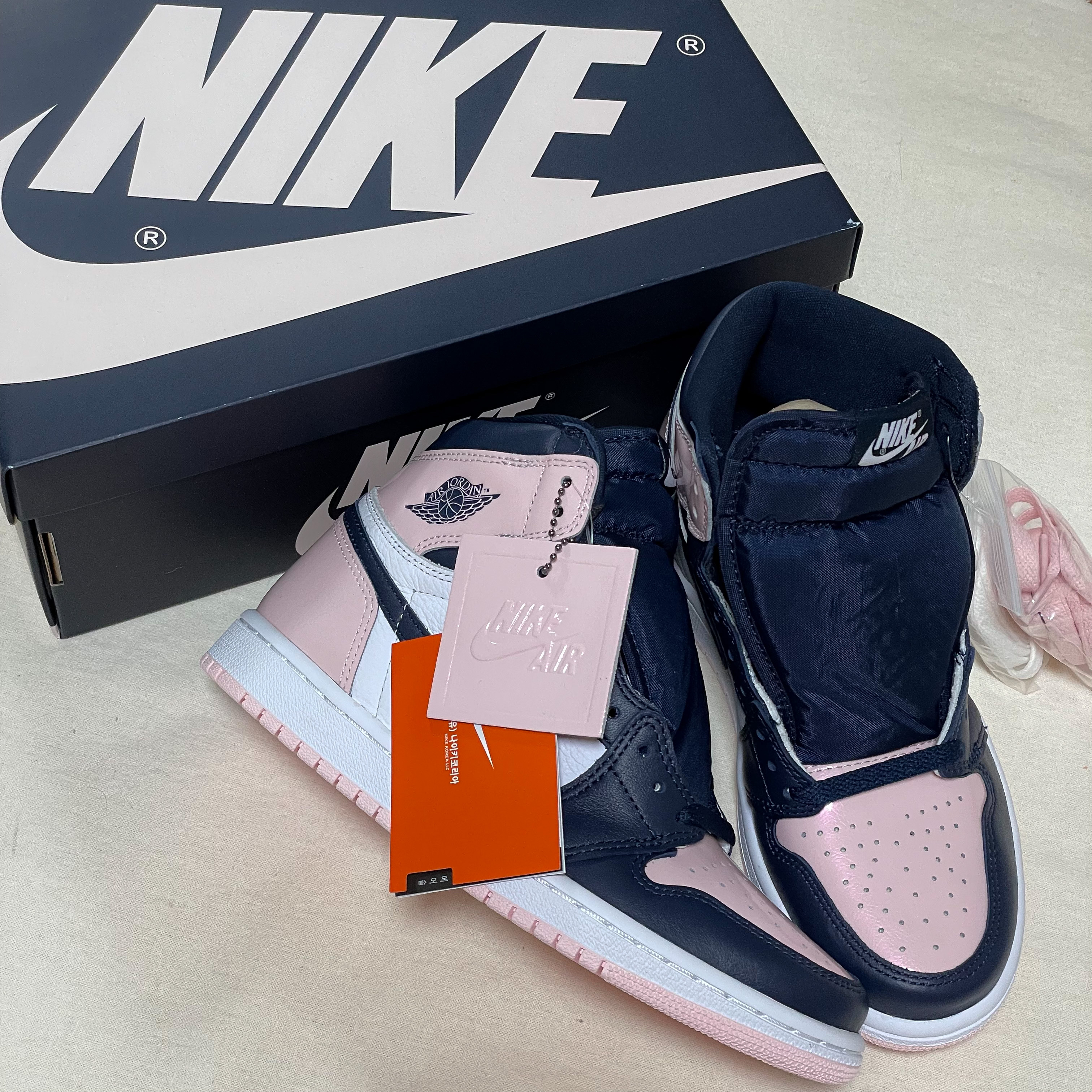 (W) Jordan 1 Retro High OG Atmosphere 착용 스타일 - 1