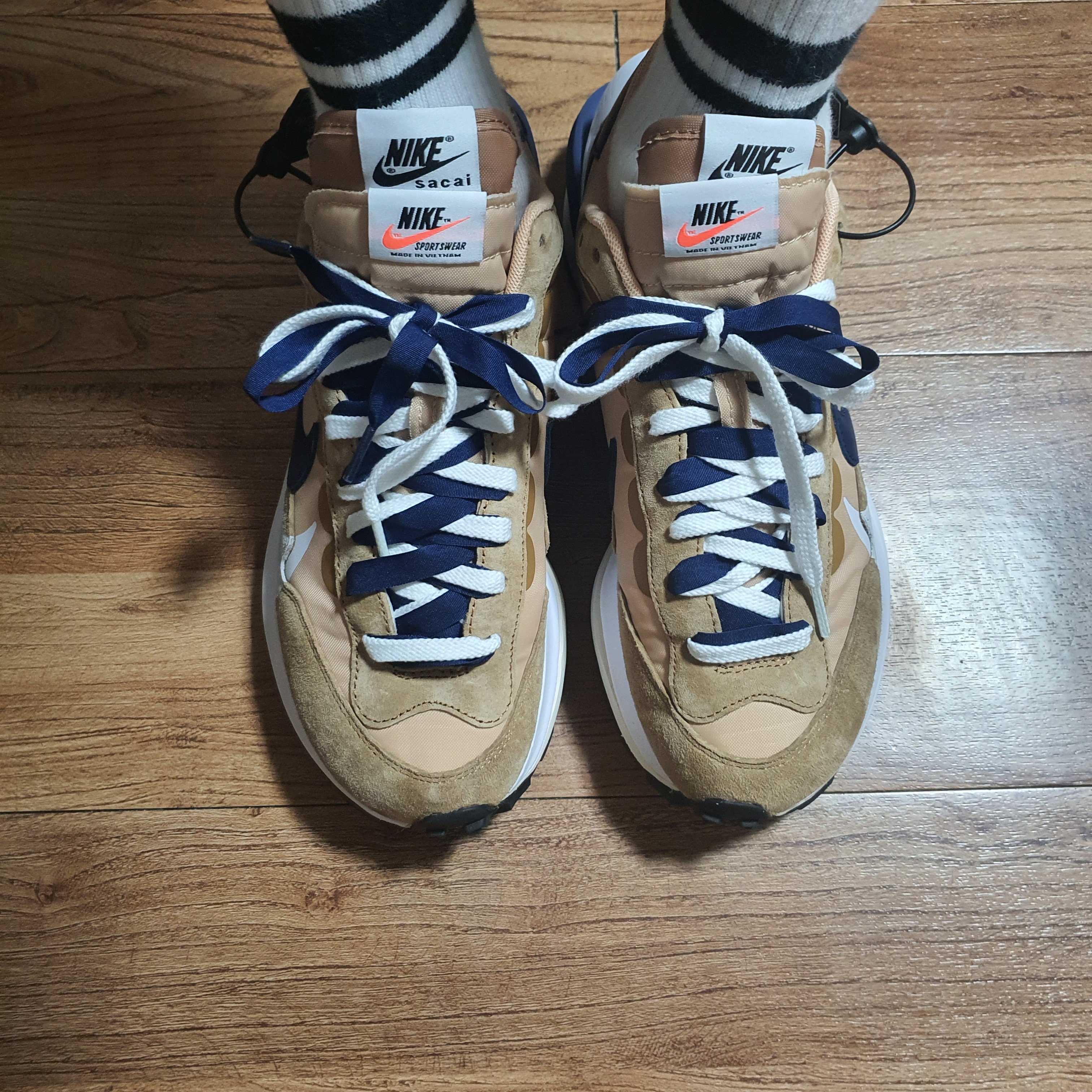 Nike x Sacai VaporWaffle Sesame and Blue Void 착용 스타일 - 4