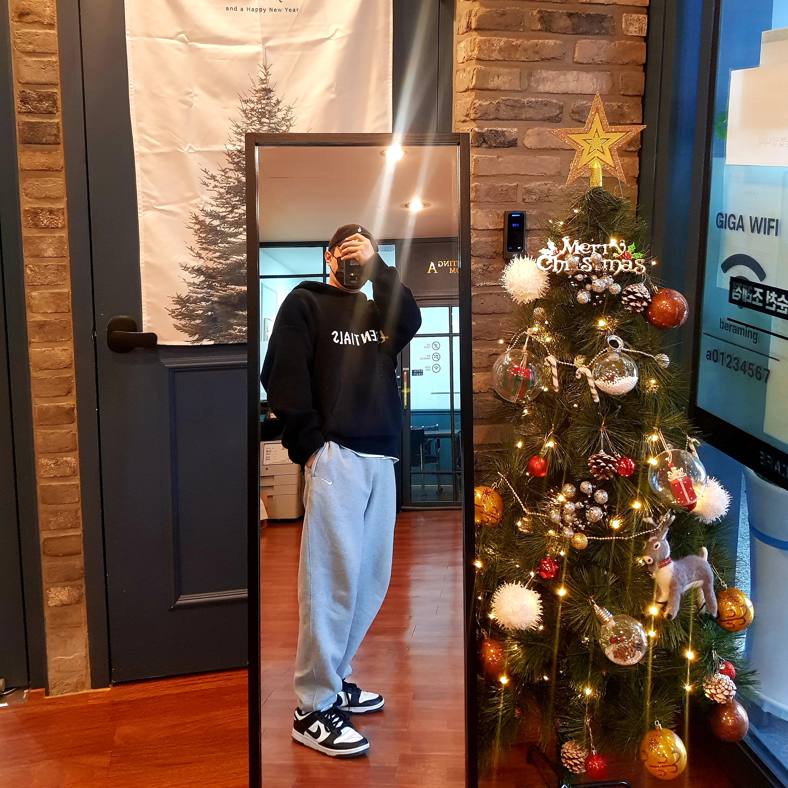 Essentials Knit Hoodie Black - 20FW, Nike M NRG Sweatpants Dark Grey Heather 착용 스타일 - 2