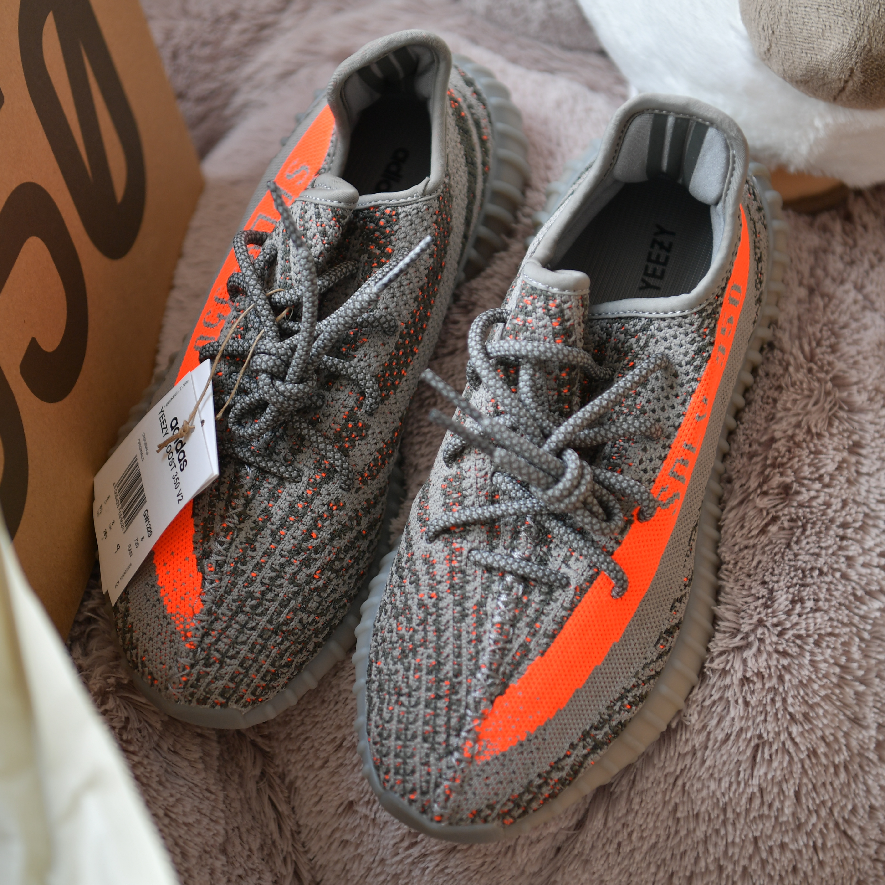 Adidas Yeezy Boost 350 V2 Beluga - Reflective 착용 스타일 - 2