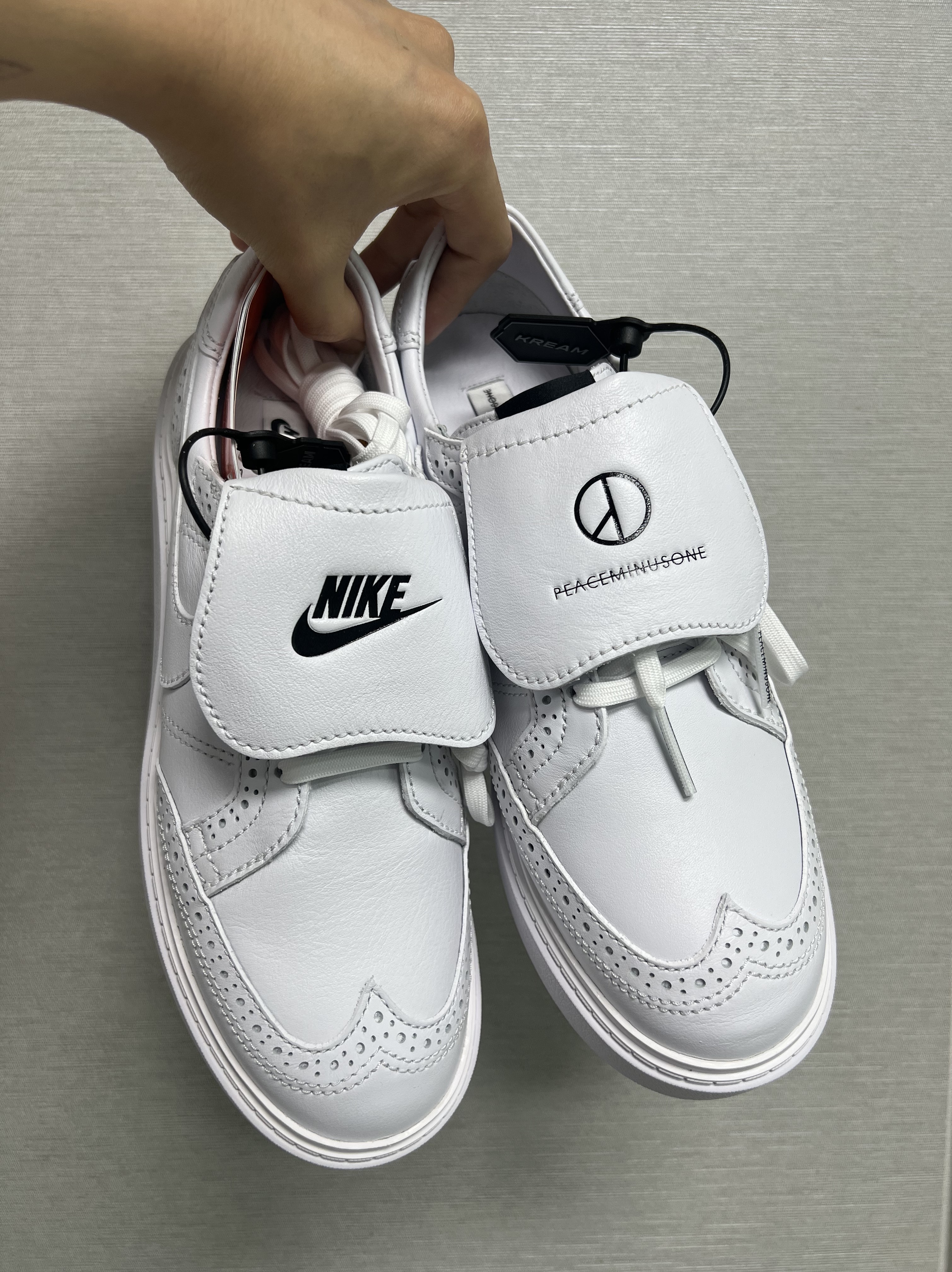 IAB Studio x Yonex Woven Pullover White, Nike x Peaceminusone Kwondo1 White 착용 스타일 - 4