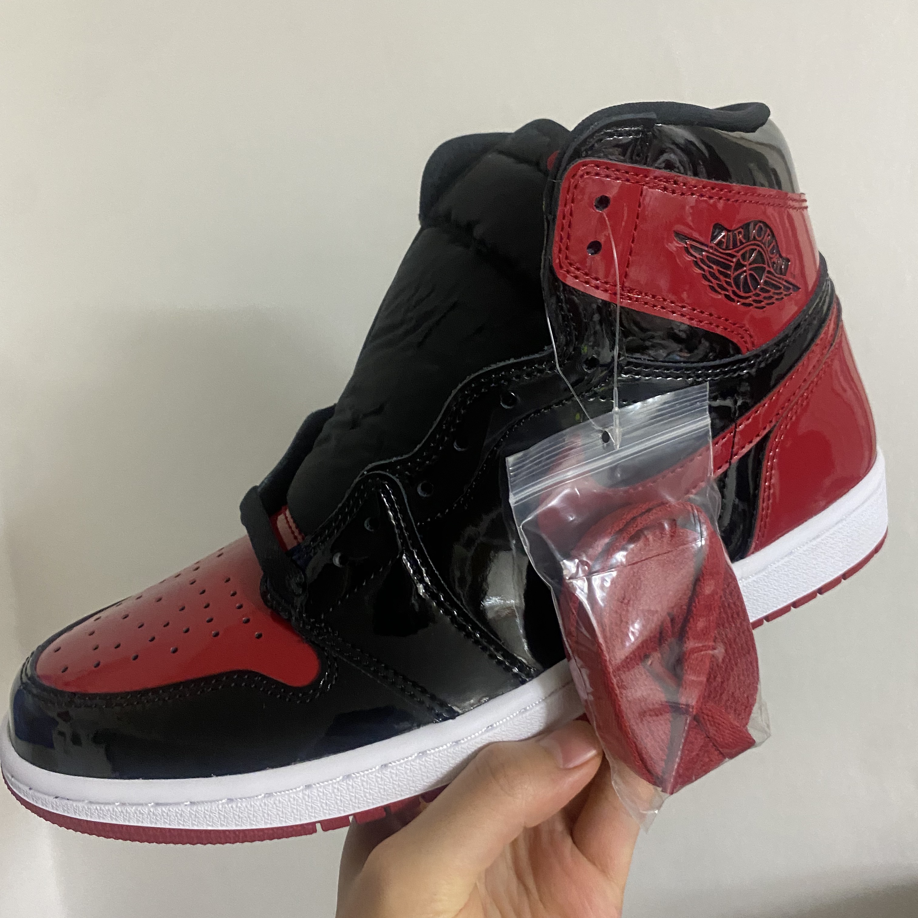Jordan 1 Retro High OG Patent Bred 착용 스타일
