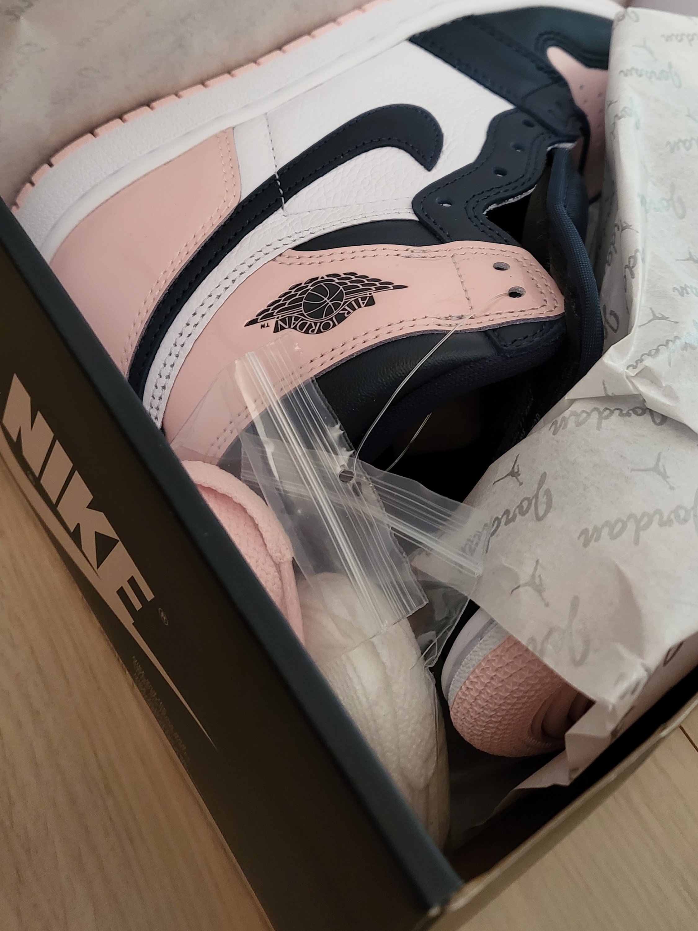 (W) Jordan 1 Retro High OG Atmosphere 착용 스타일 - 1