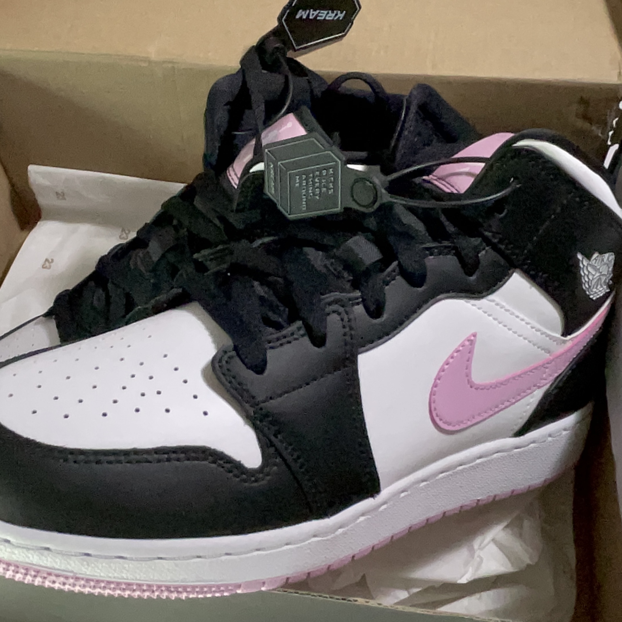 (GS) Jordan 1 Mid Light Arctic Pink 착용 스타일 - 2