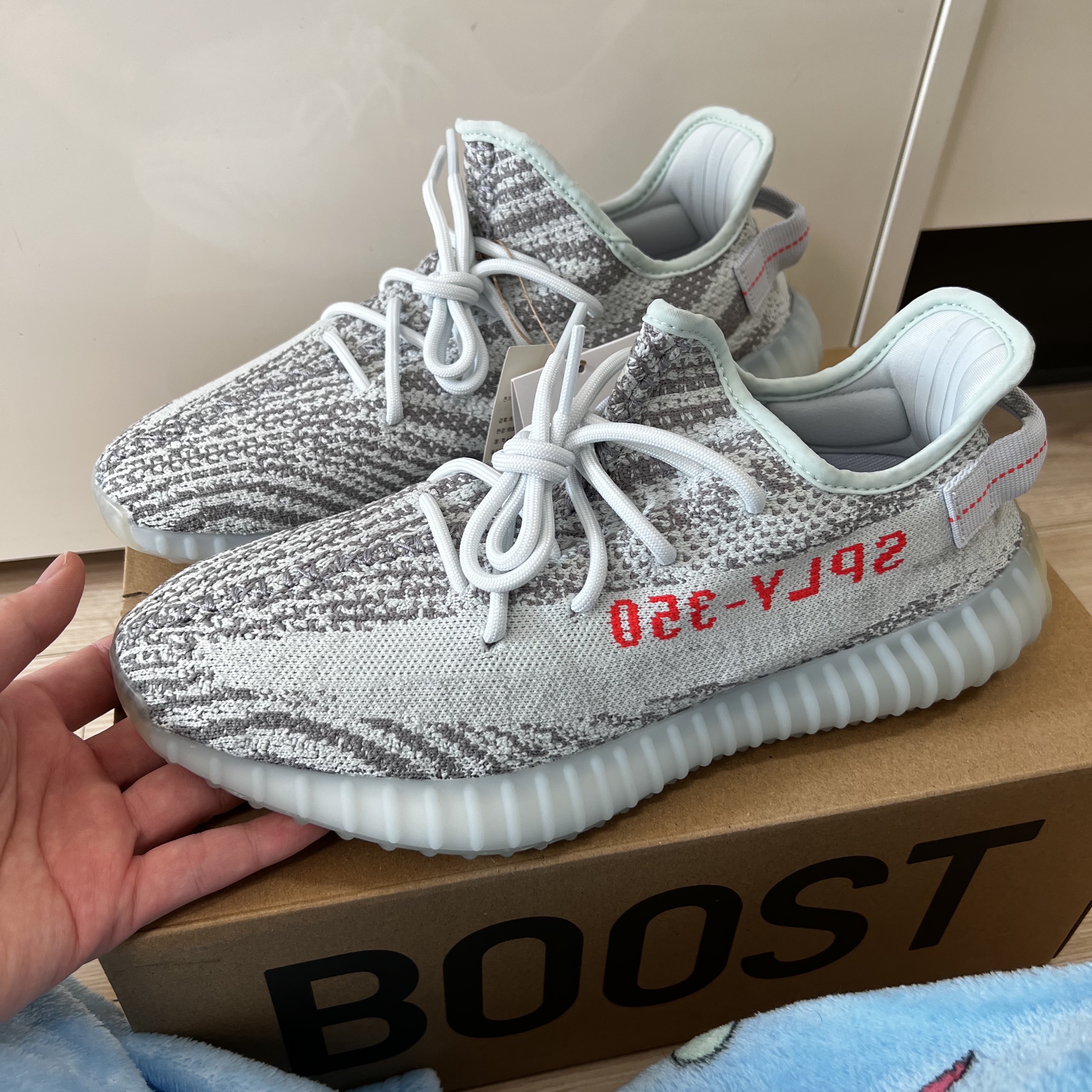 Adidas Yeezy Boost 350 V2 Blue Tint 2017 착용 스타일 - 2