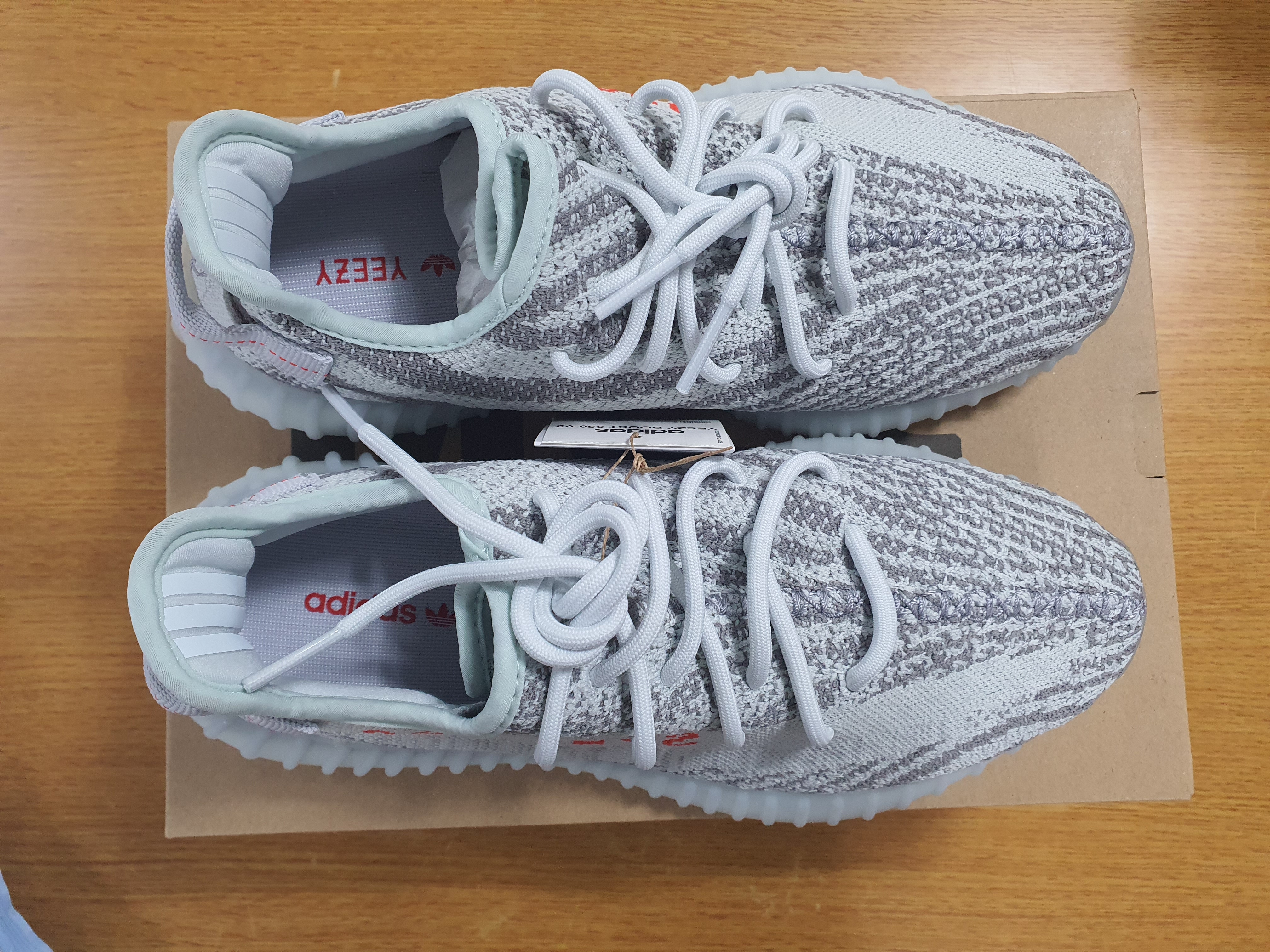 Adidas Yeezy Boost 350 V2 Blue Tint 2017, Adidas Yeezy Boost 350 V2 MX Rock 착용 스타일 - 3