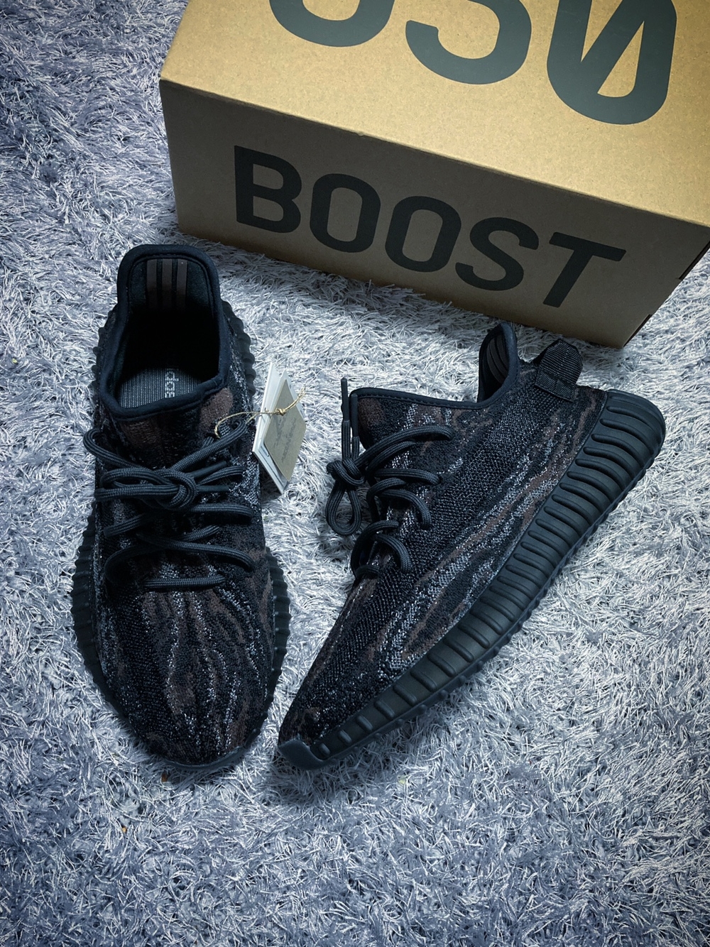 Adidas Yeezy Boost 350 V2 Blue Tint 2017, Adidas Yeezy Boost 350 V2 MX Rock 착용 스타일 - 2