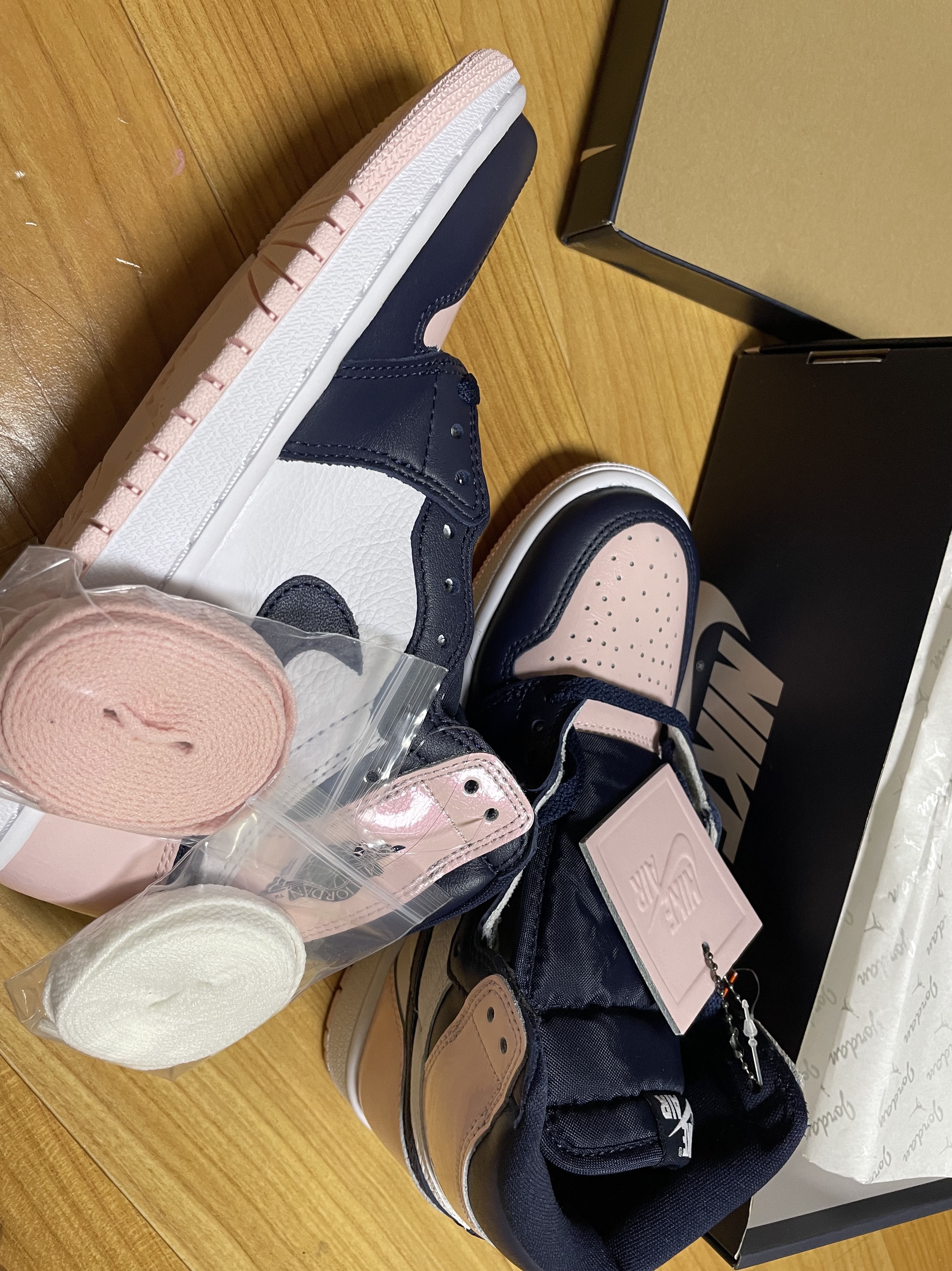(W) Jordan 1 Retro High OG Atmosphere 착용 스타일 - 2