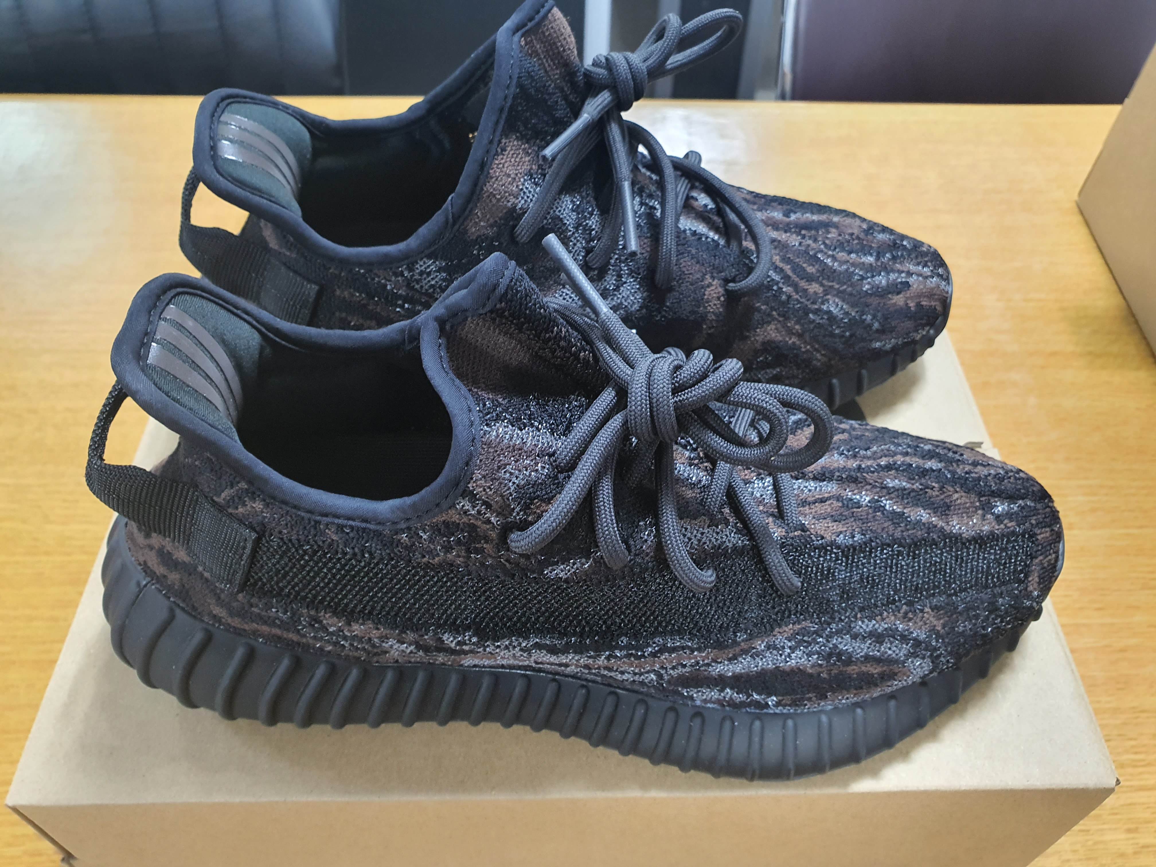 Adidas Yeezy Boost 350 V2 Blue Tint 2017, Adidas Yeezy Boost 350 V2 MX Rock 착용 스타일 - 4