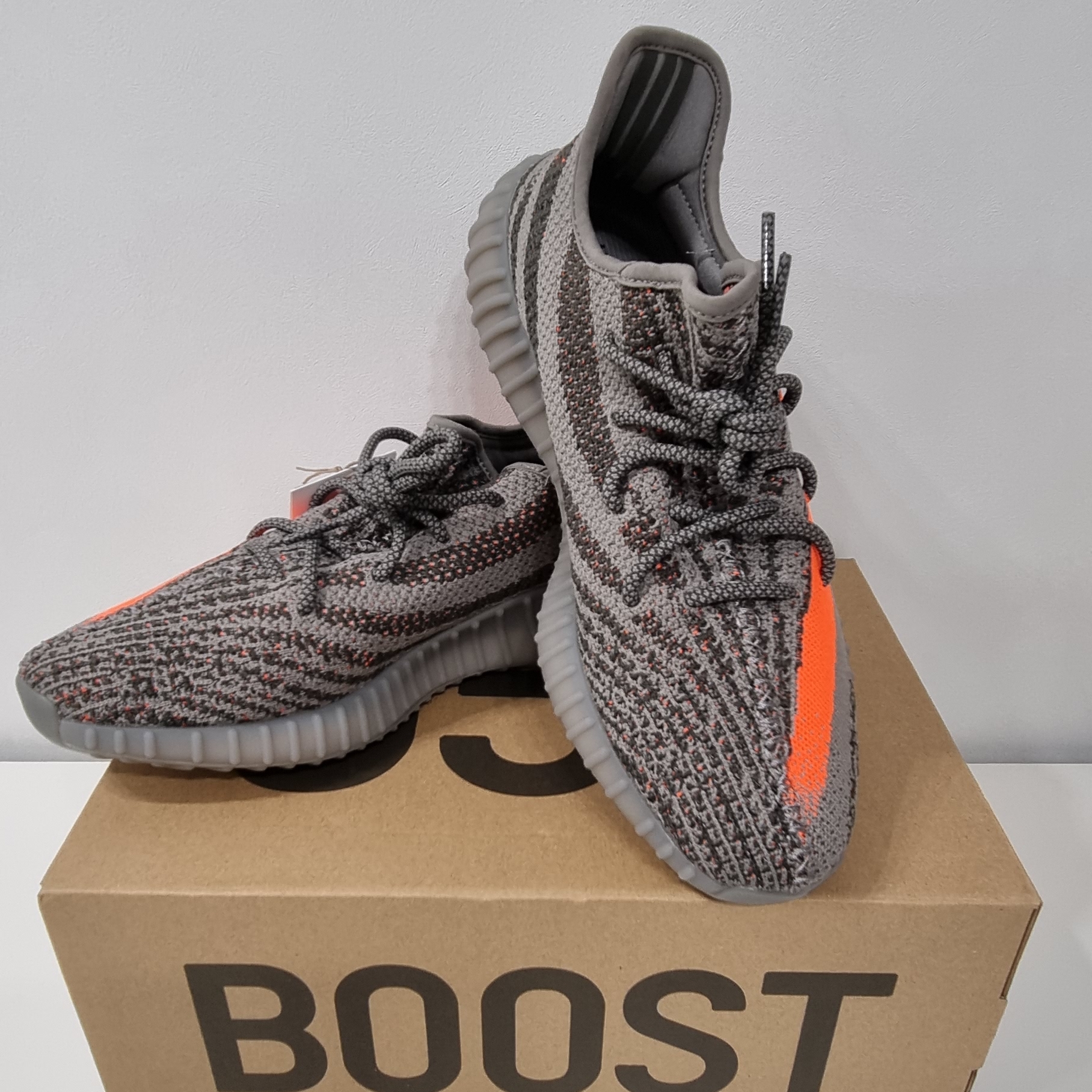 Adidas Yeezy Boost 350 V2 Beluga - Reflective 착용 스타일