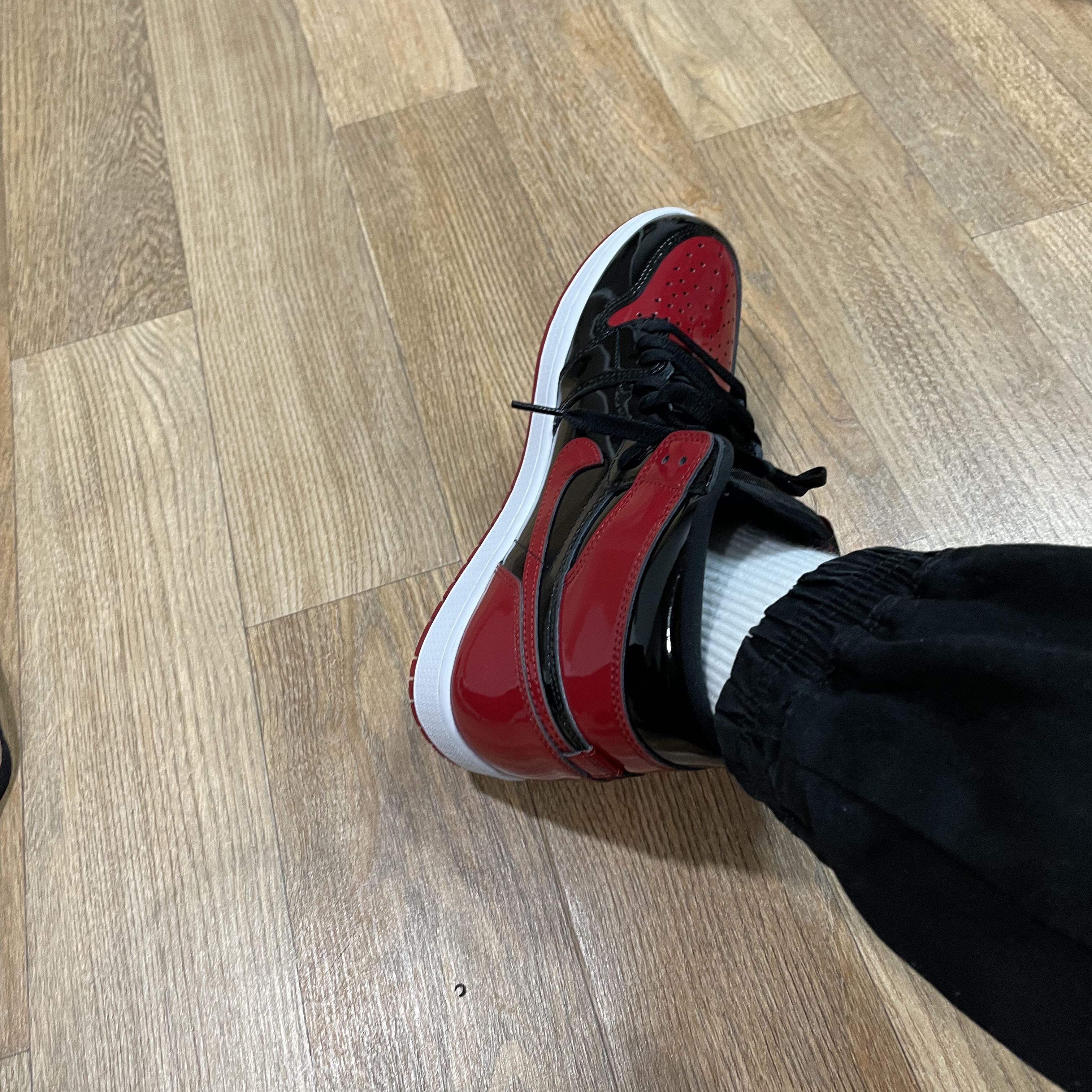 Jordan 1 Retro High OG Patent Bred 착용 스타일 - 2