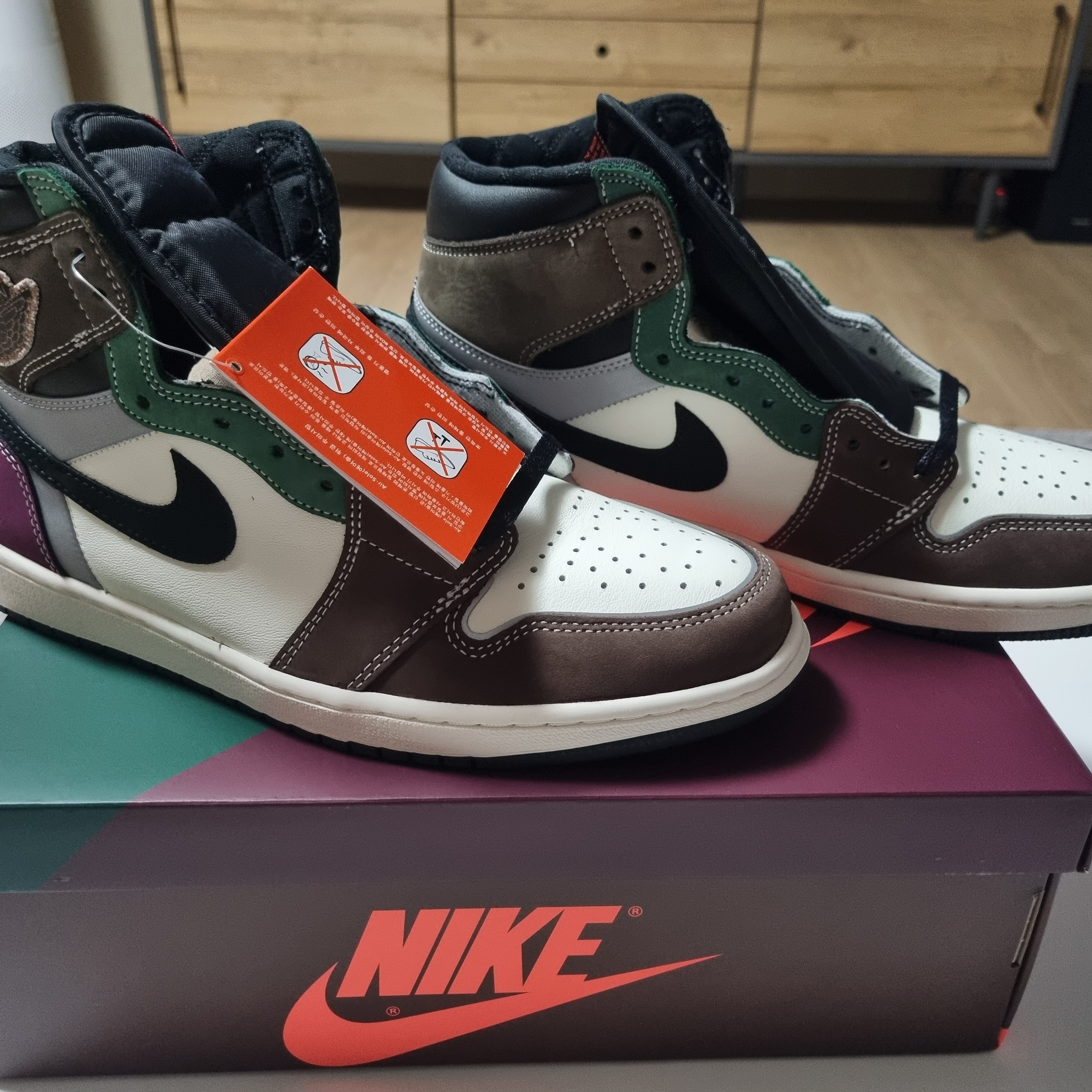 Jordan 1 Retro High OG Black Mocha, Jordan 1 Retro High OG Shadow 2.0 착용 스타일 - 1