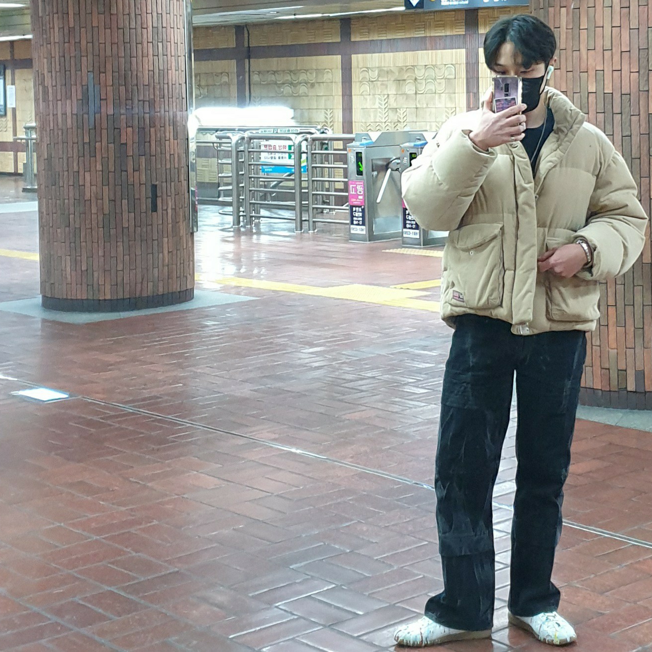 Maison Margiela Replica Paint Drop Sneakers 착용 스타일